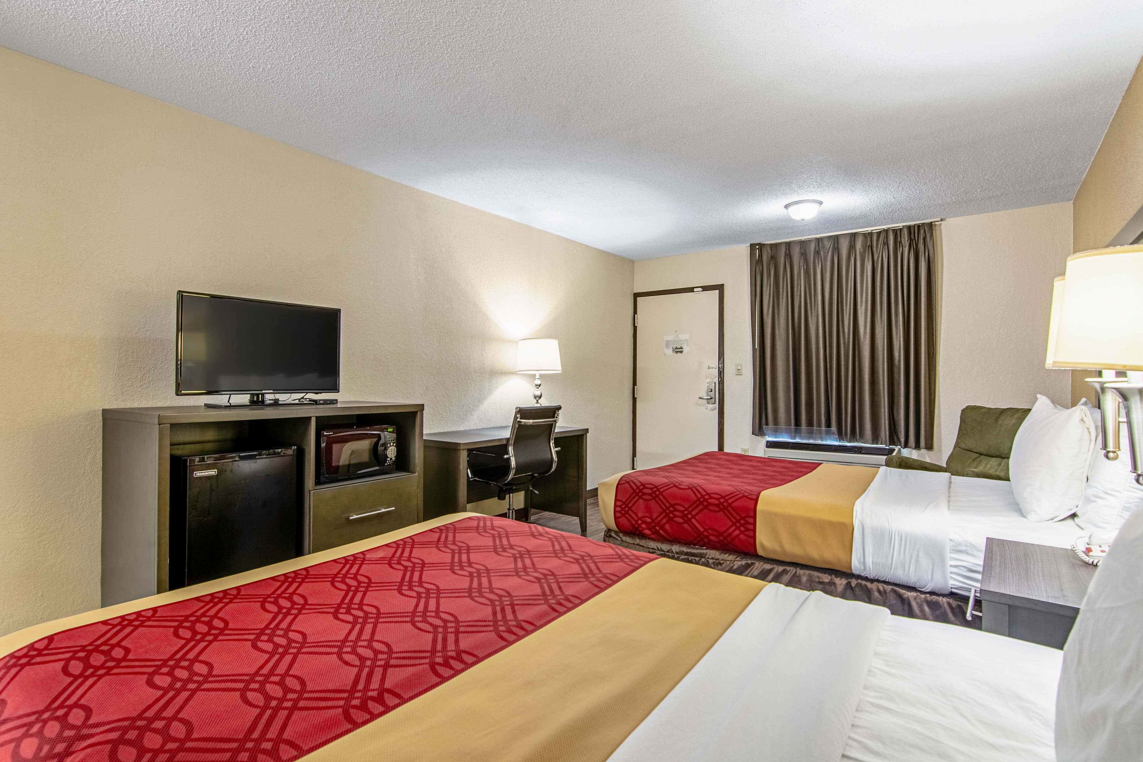 Econo Lodge Inn & Suites Matthews - Charlotte — 7