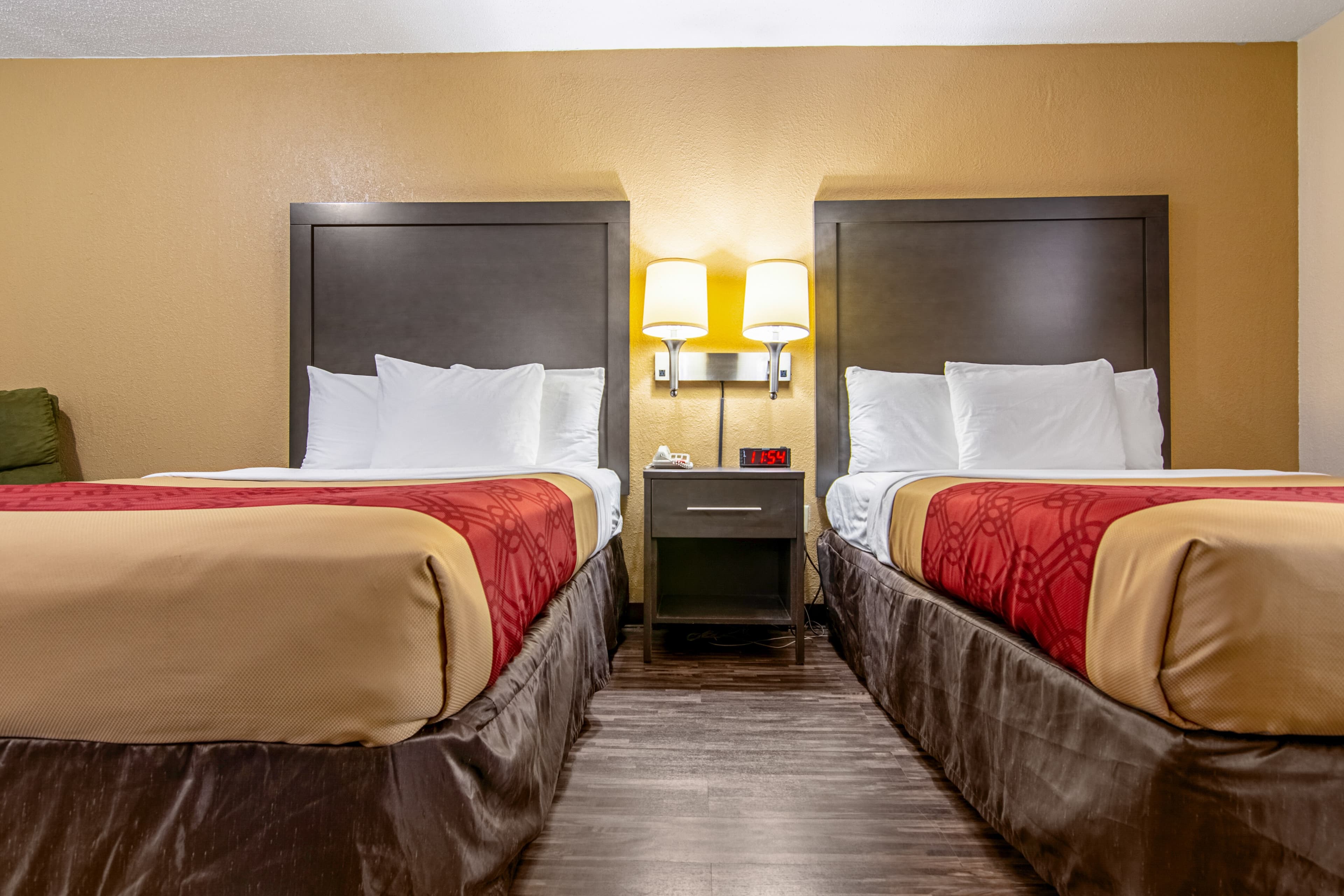 Econo Lodge Inn & Suites Matthews - Charlotte — 8
