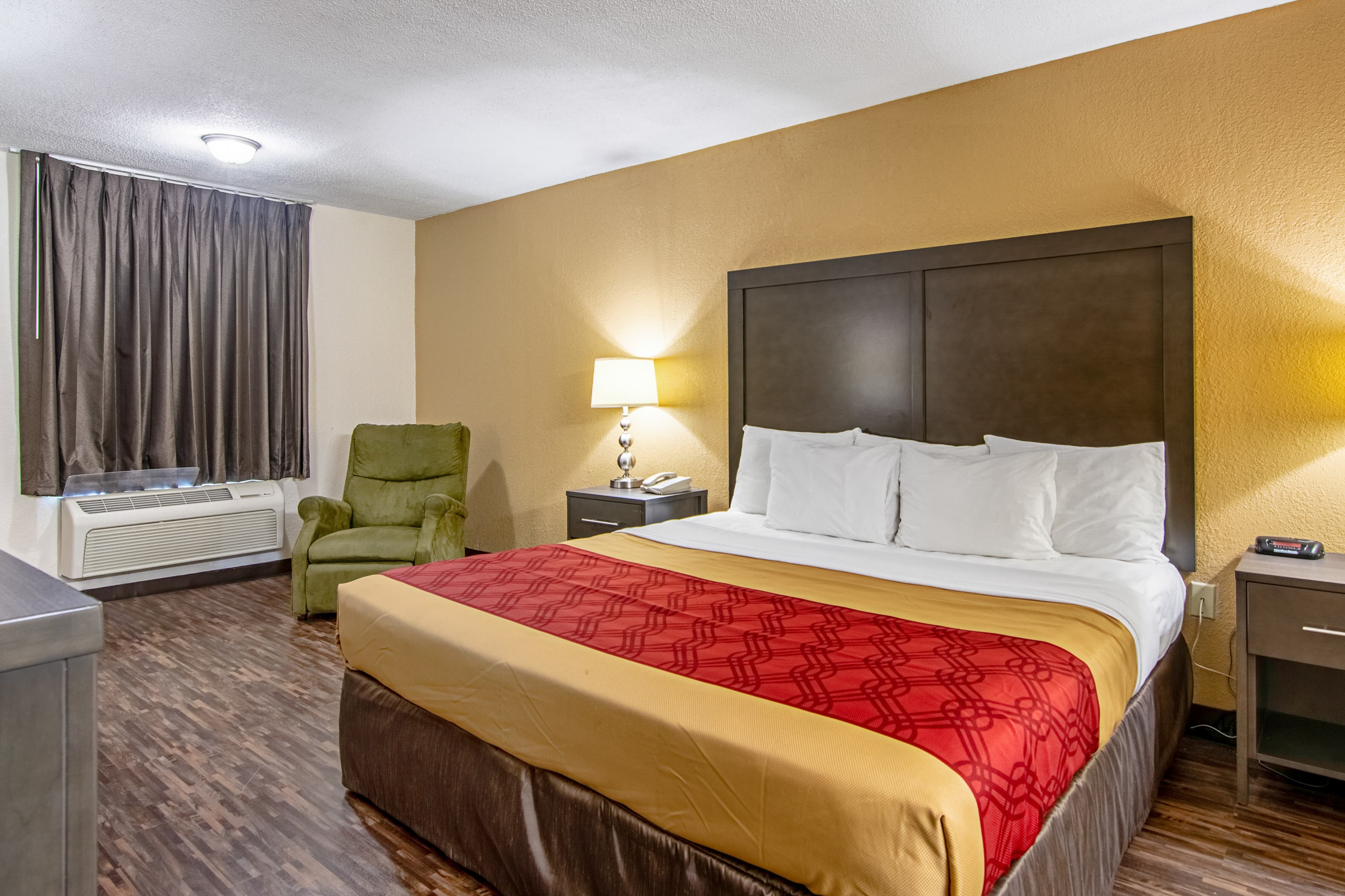 Econo Lodge Inn & Suites Matthews - Charlotte — 20