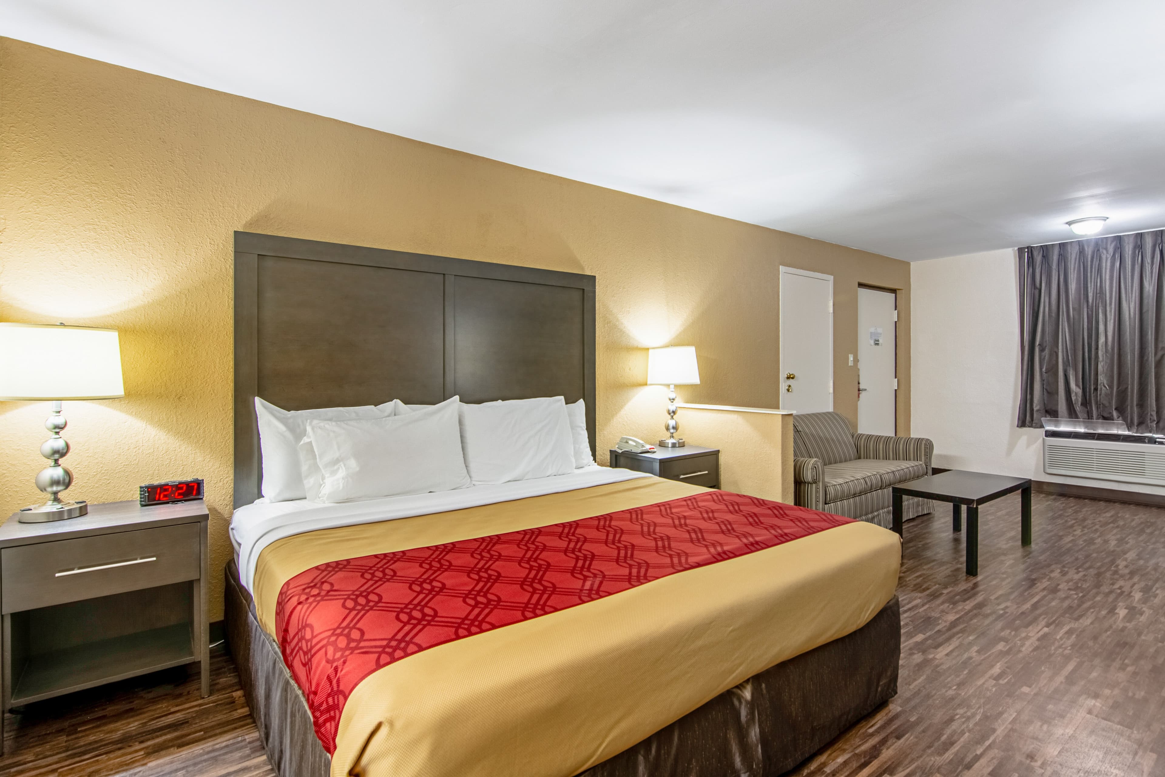 Econo Lodge Inn & Suites Matthews - Charlotte — 34