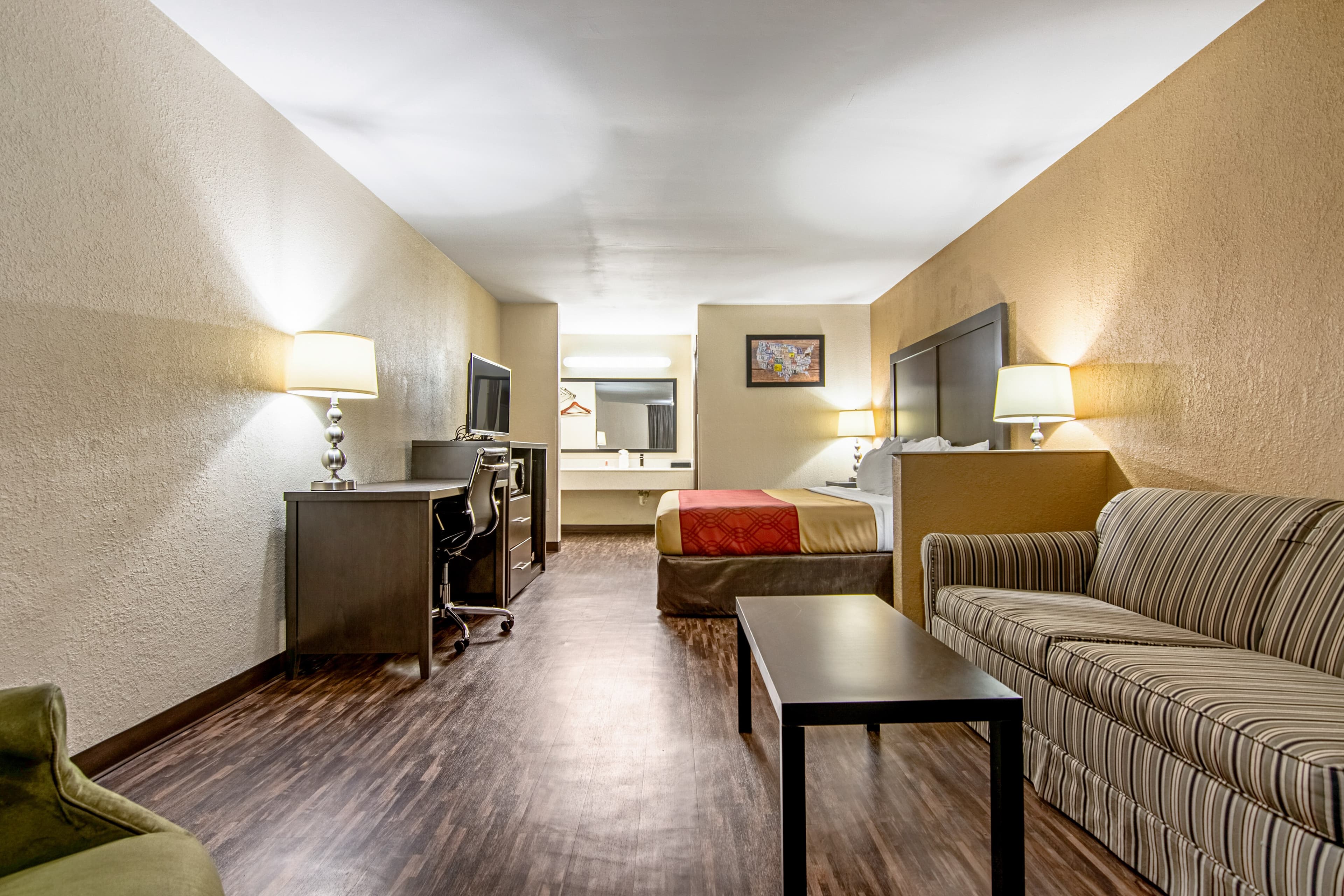 Econo Lodge Inn & Suites Matthews - Charlotte — 35