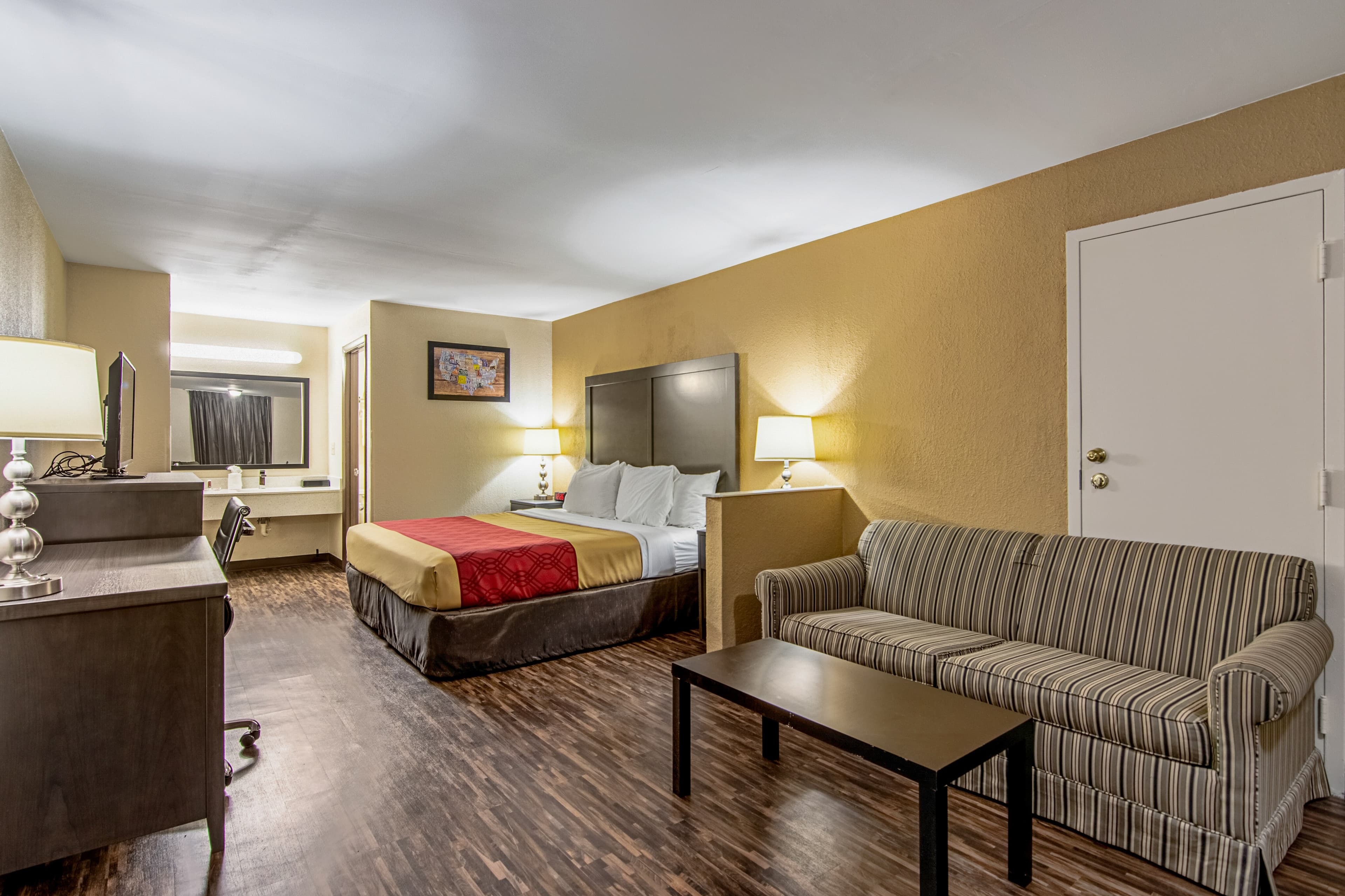 Econo Lodge Inn & Suites Matthews - Charlotte — 36