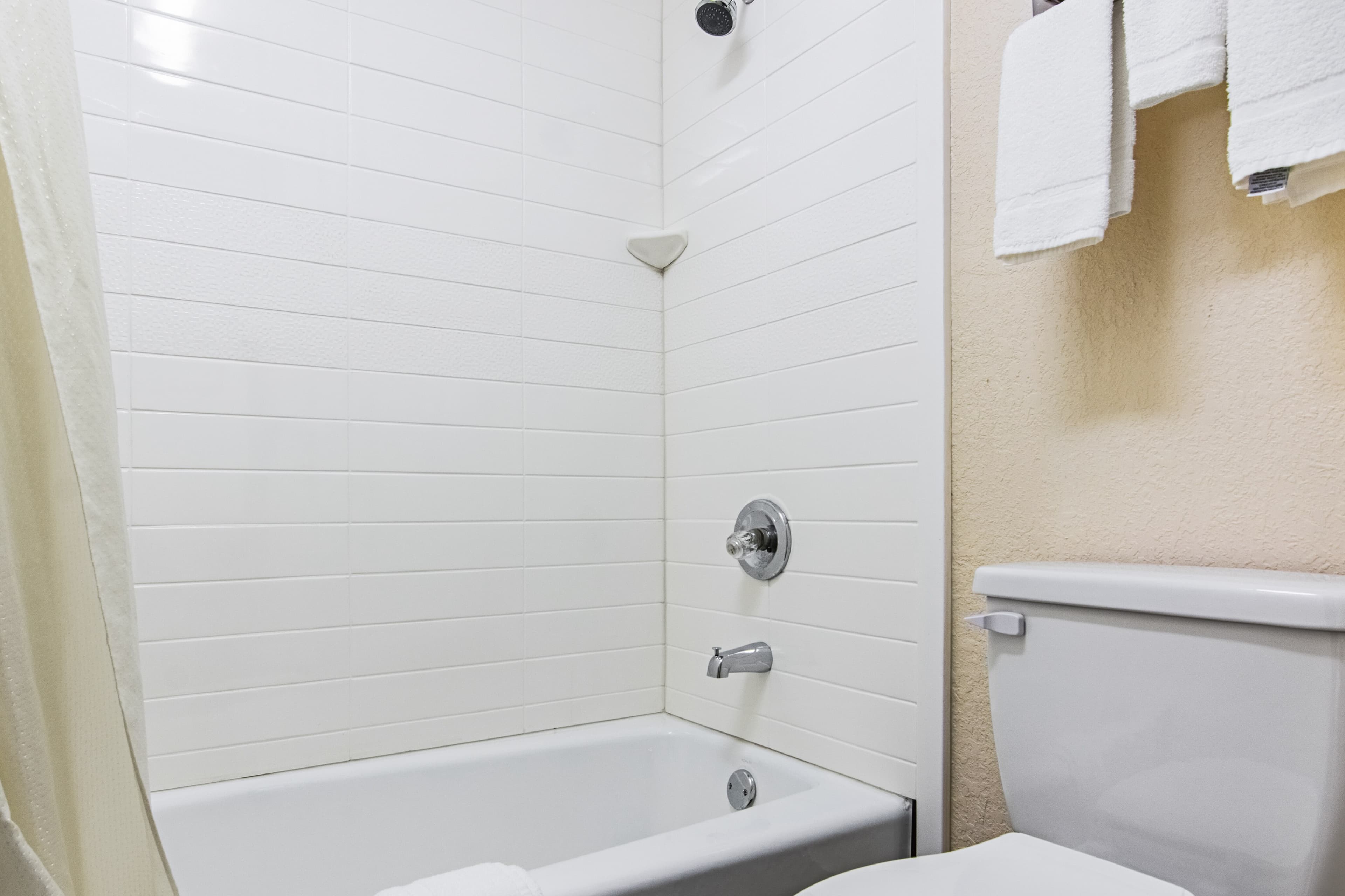 Econo Lodge Inn & Suites Matthews - Charlotte - Image 5