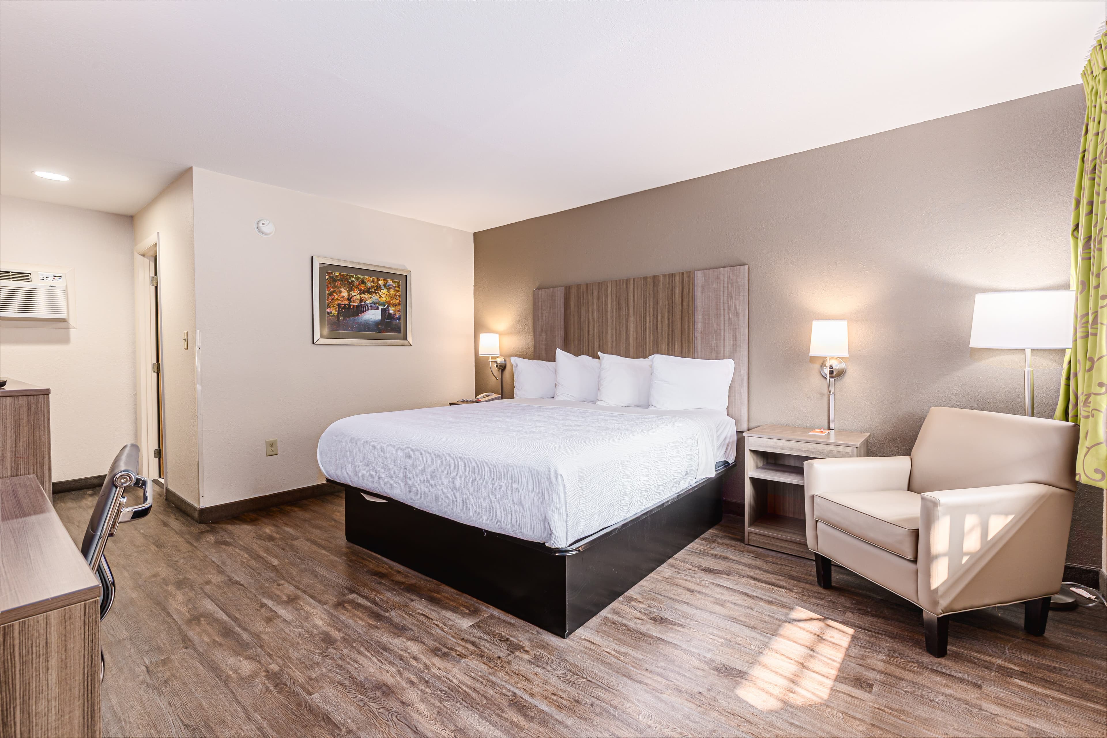 Econo Lodge Cherokee Near Island Park — 6