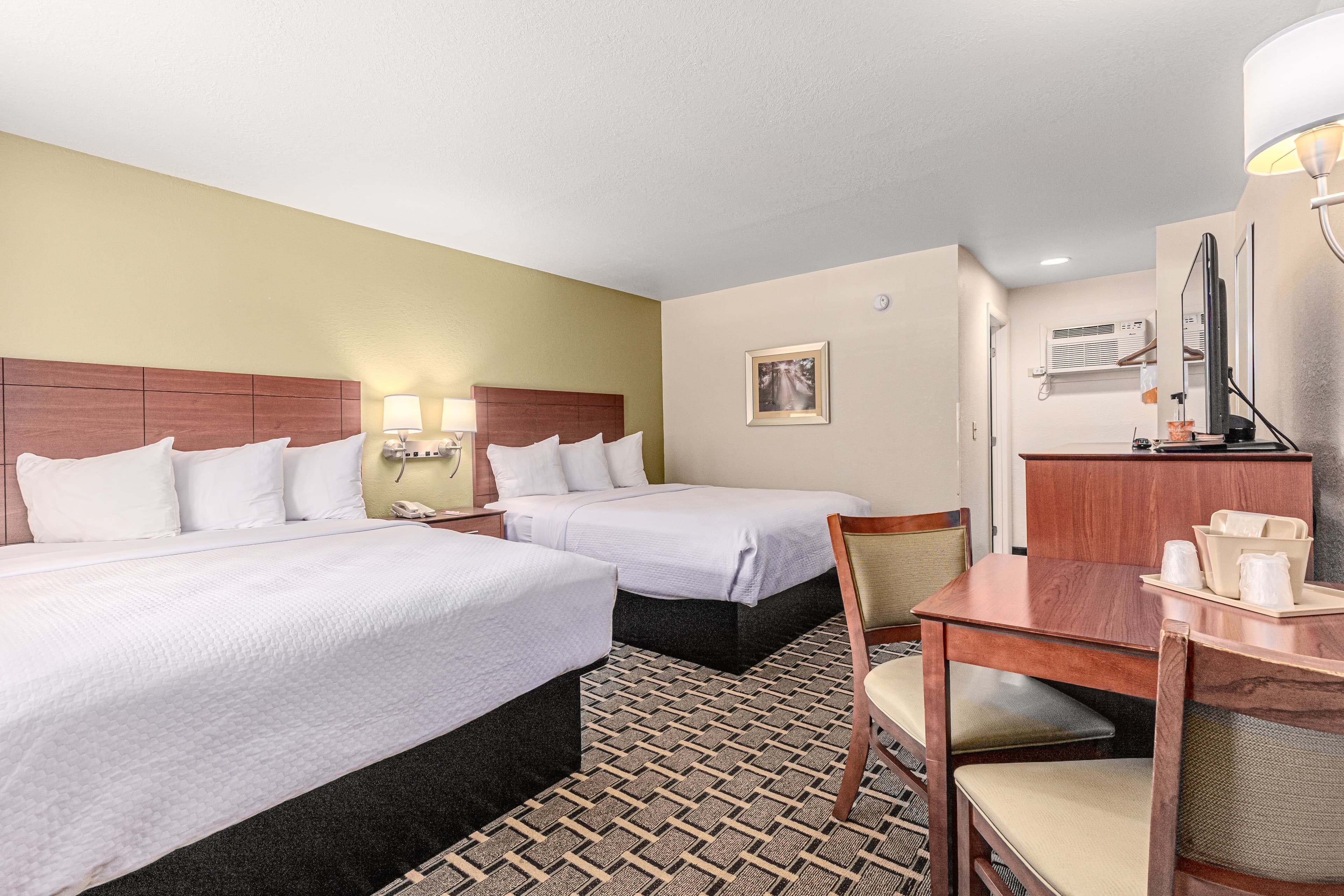 Econo Lodge Cherokee Near Island Park — 13