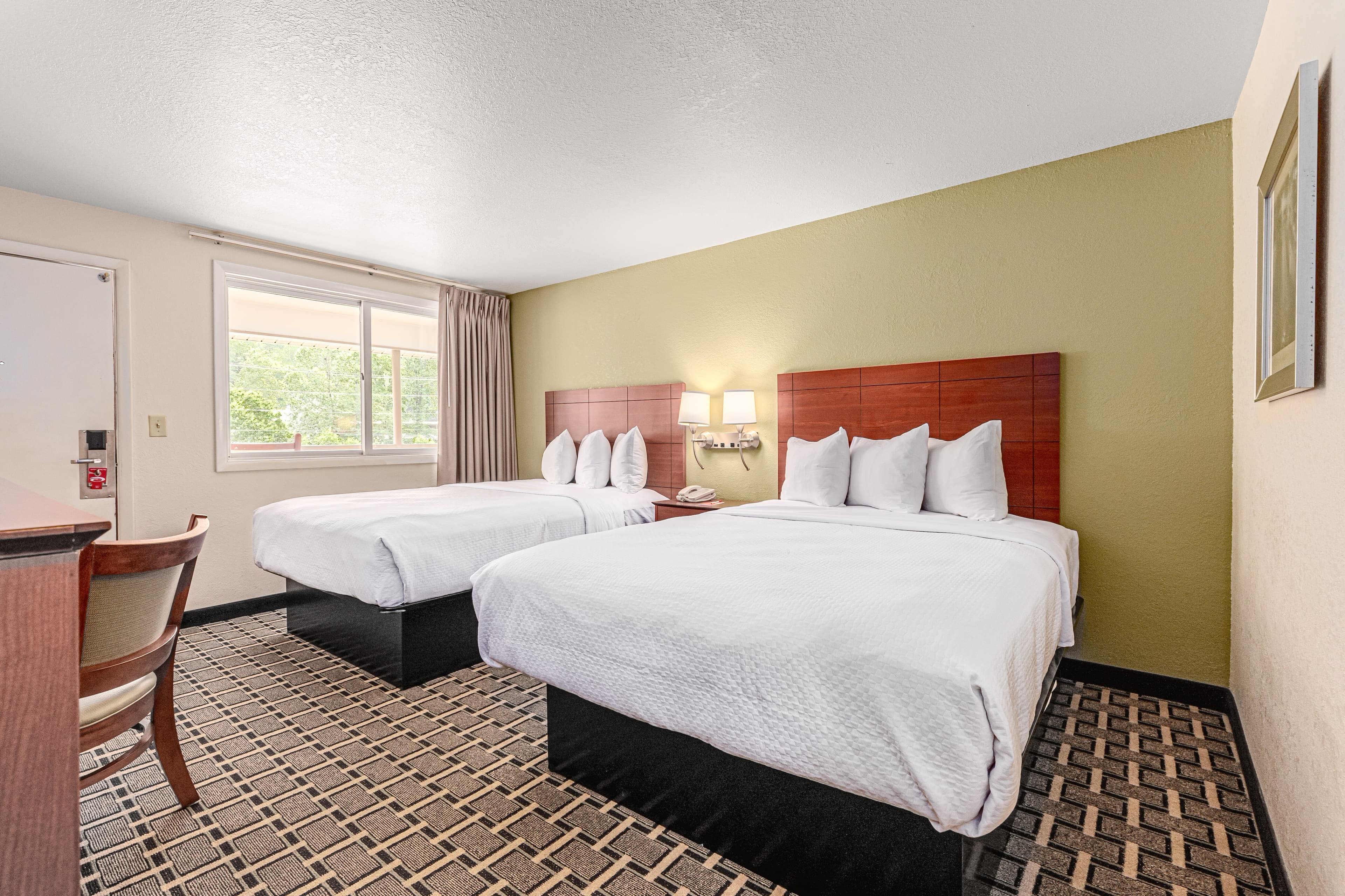Econo Lodge Cherokee Near Island Park — 14