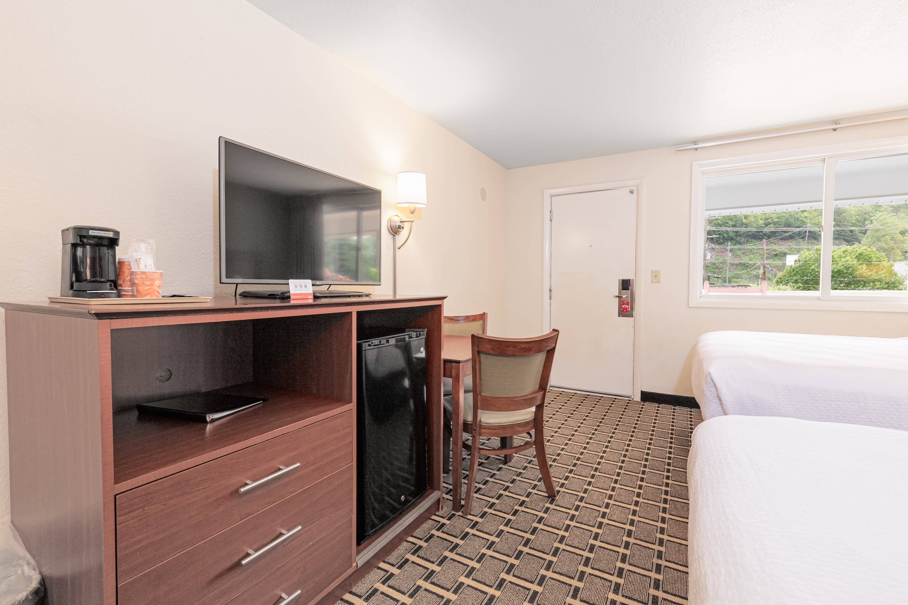 Econo Lodge Cherokee Near Island Park — 15