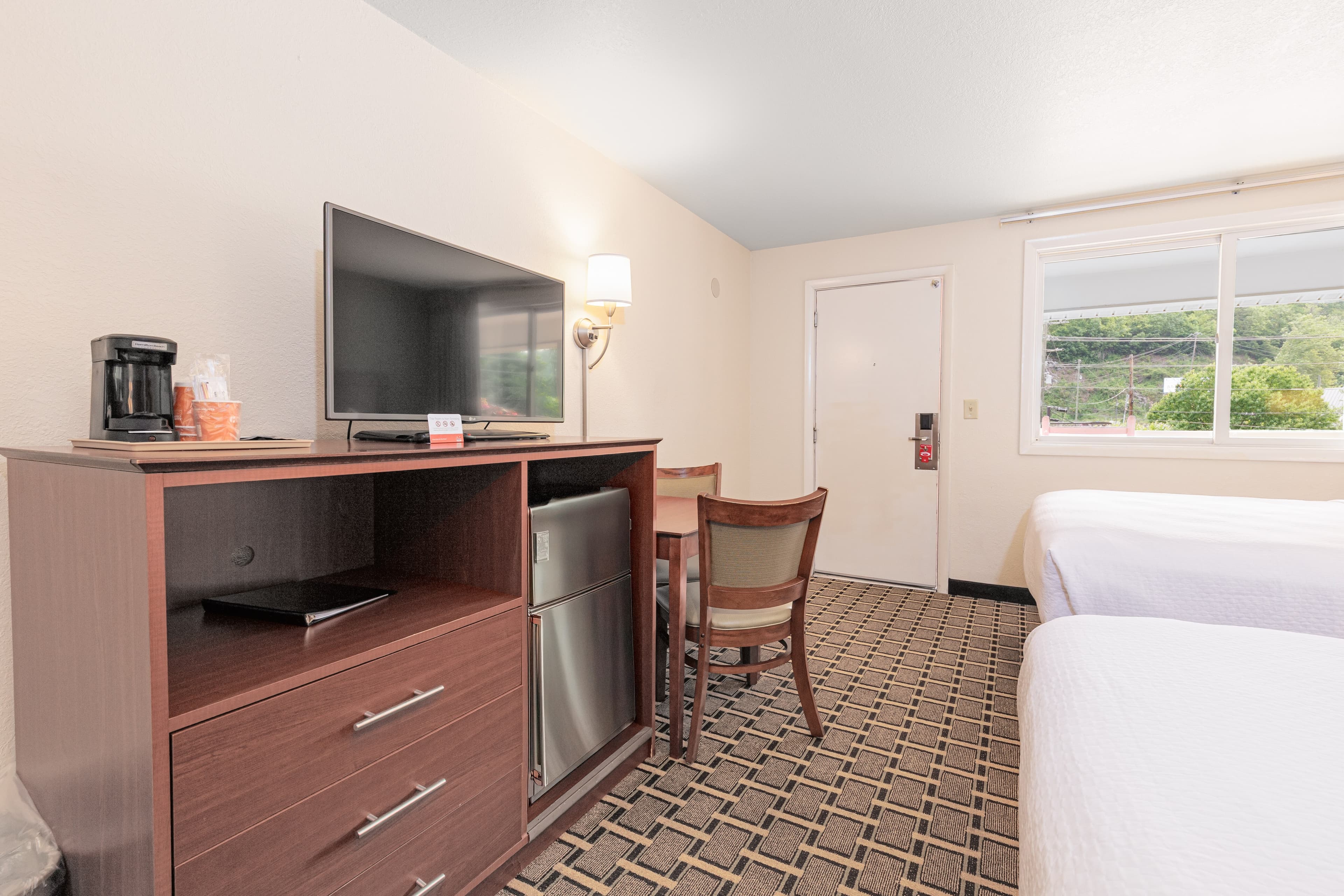 Econo Lodge Cherokee Near Island Park — 16