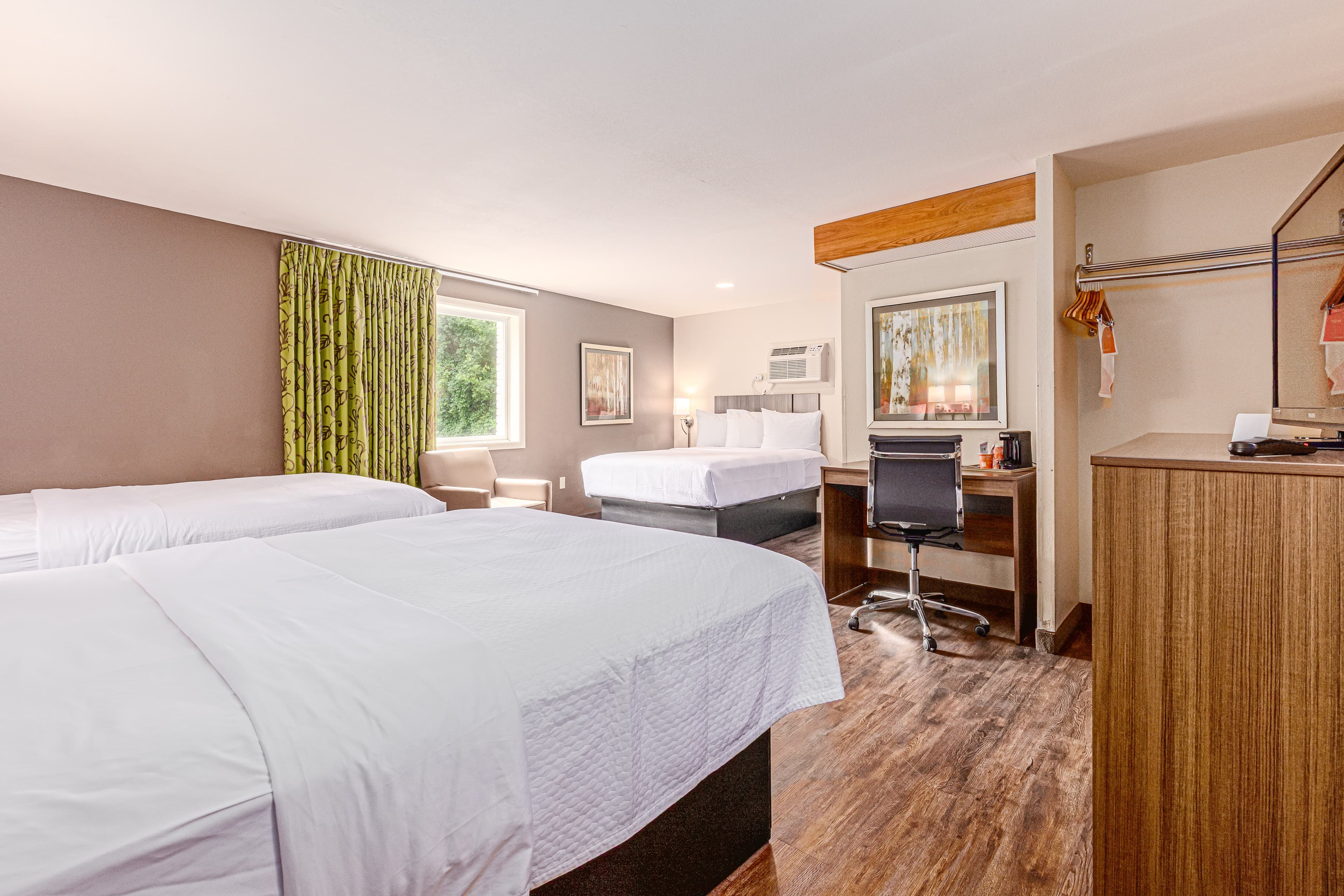 Econo Lodge Cherokee Near Island Park — 21