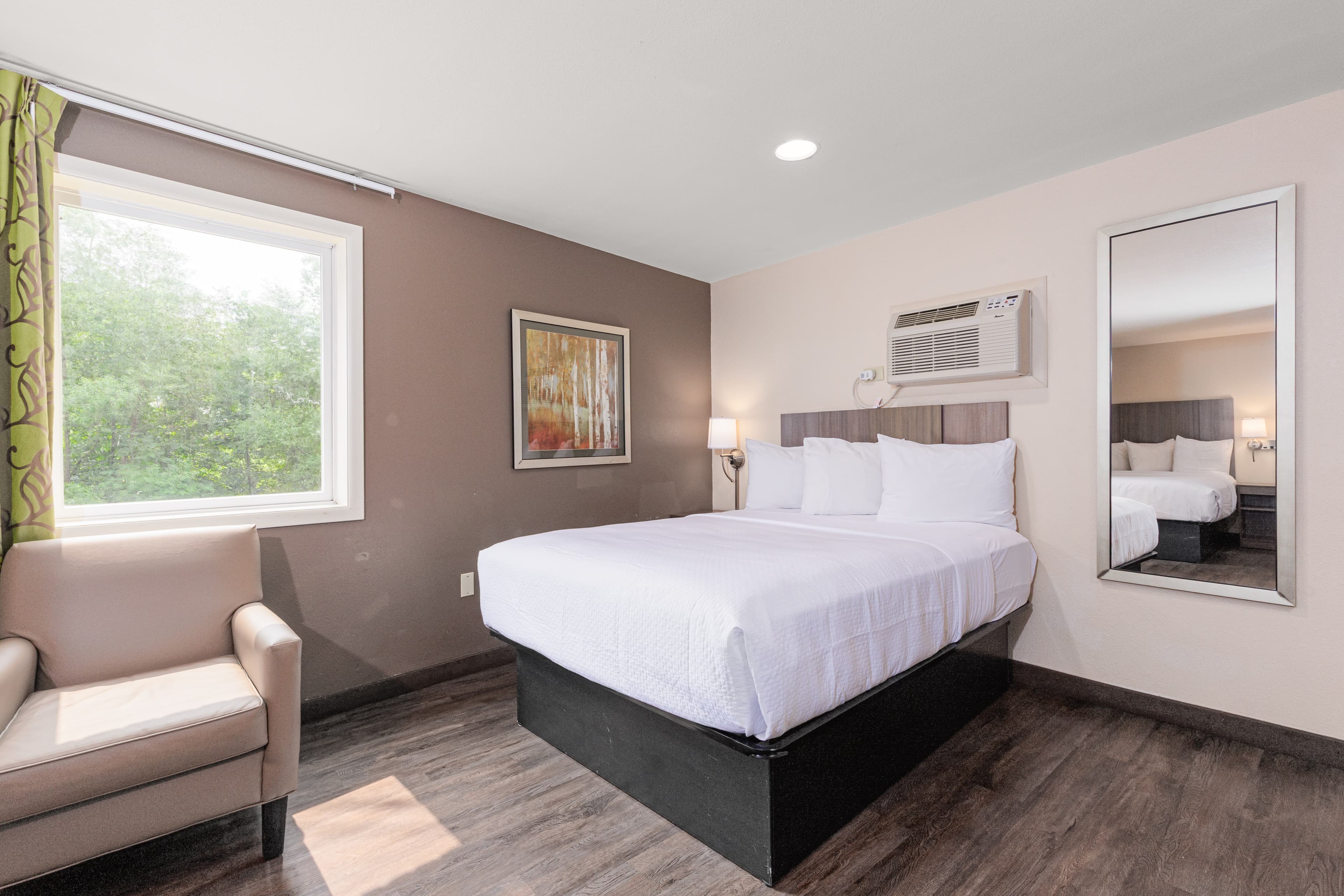 Econo Lodge Cherokee Near Island Park — 23