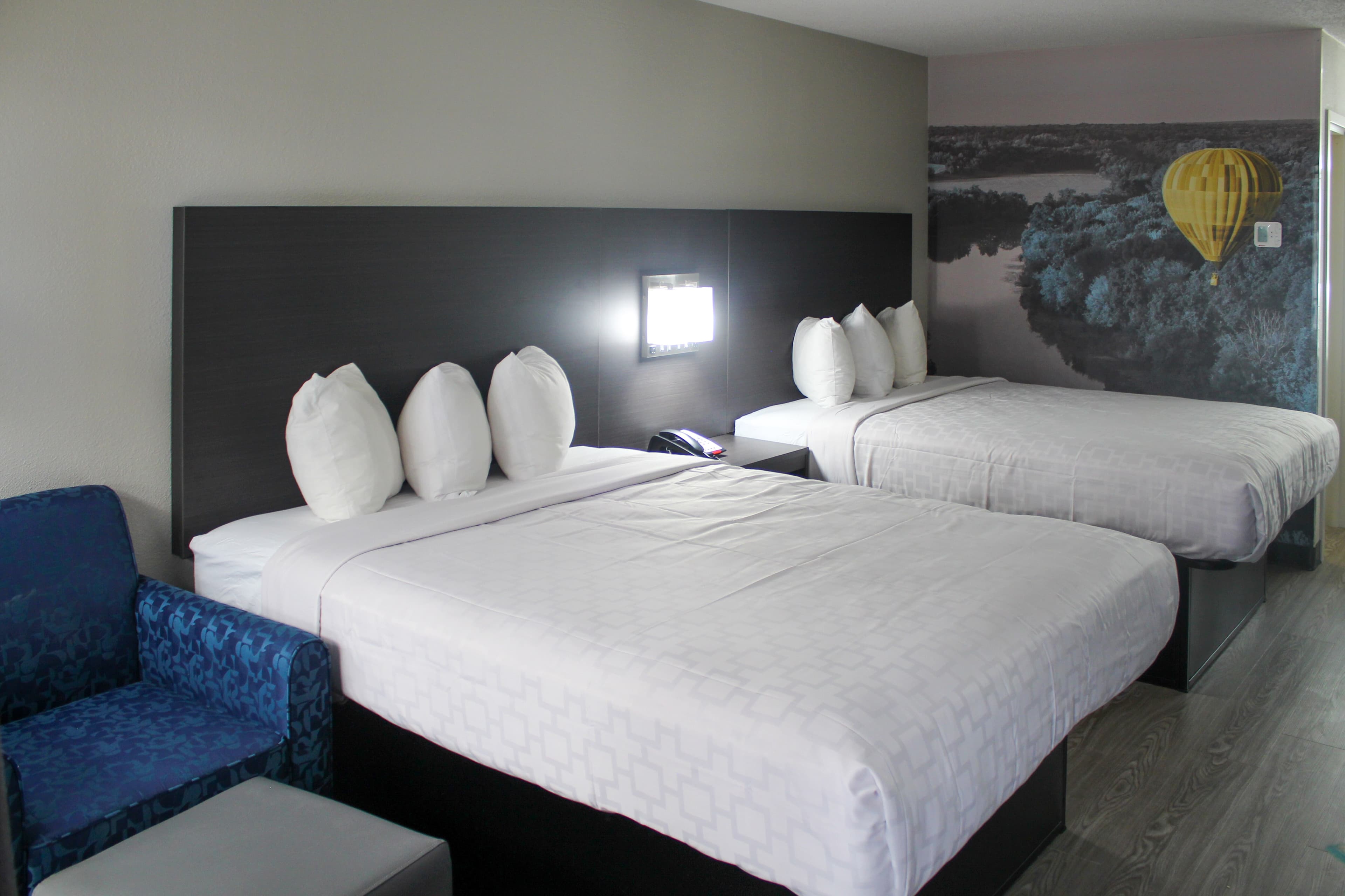 Clarion Pointe Statesville — 10