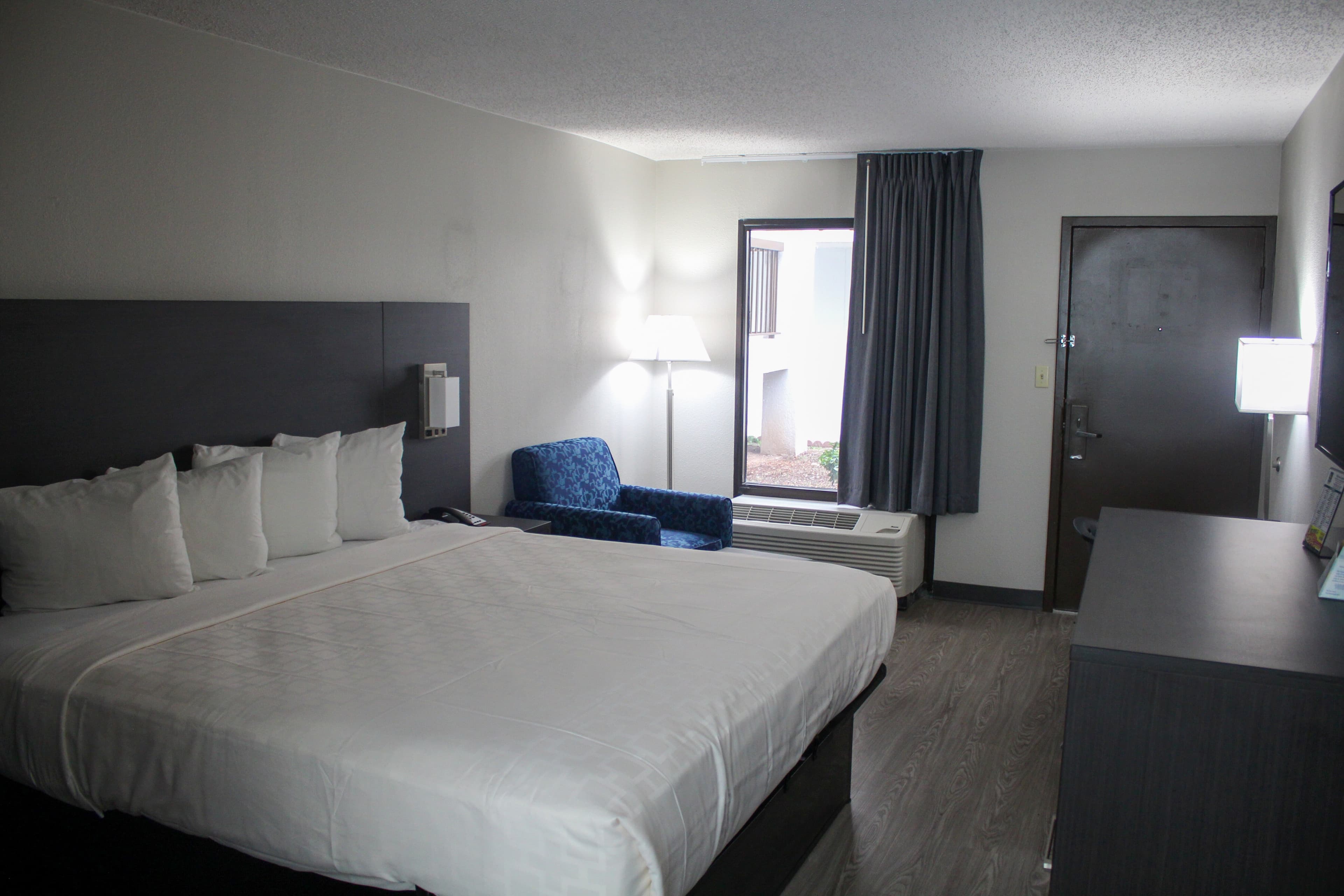Clarion Pointe Statesville - Image 4