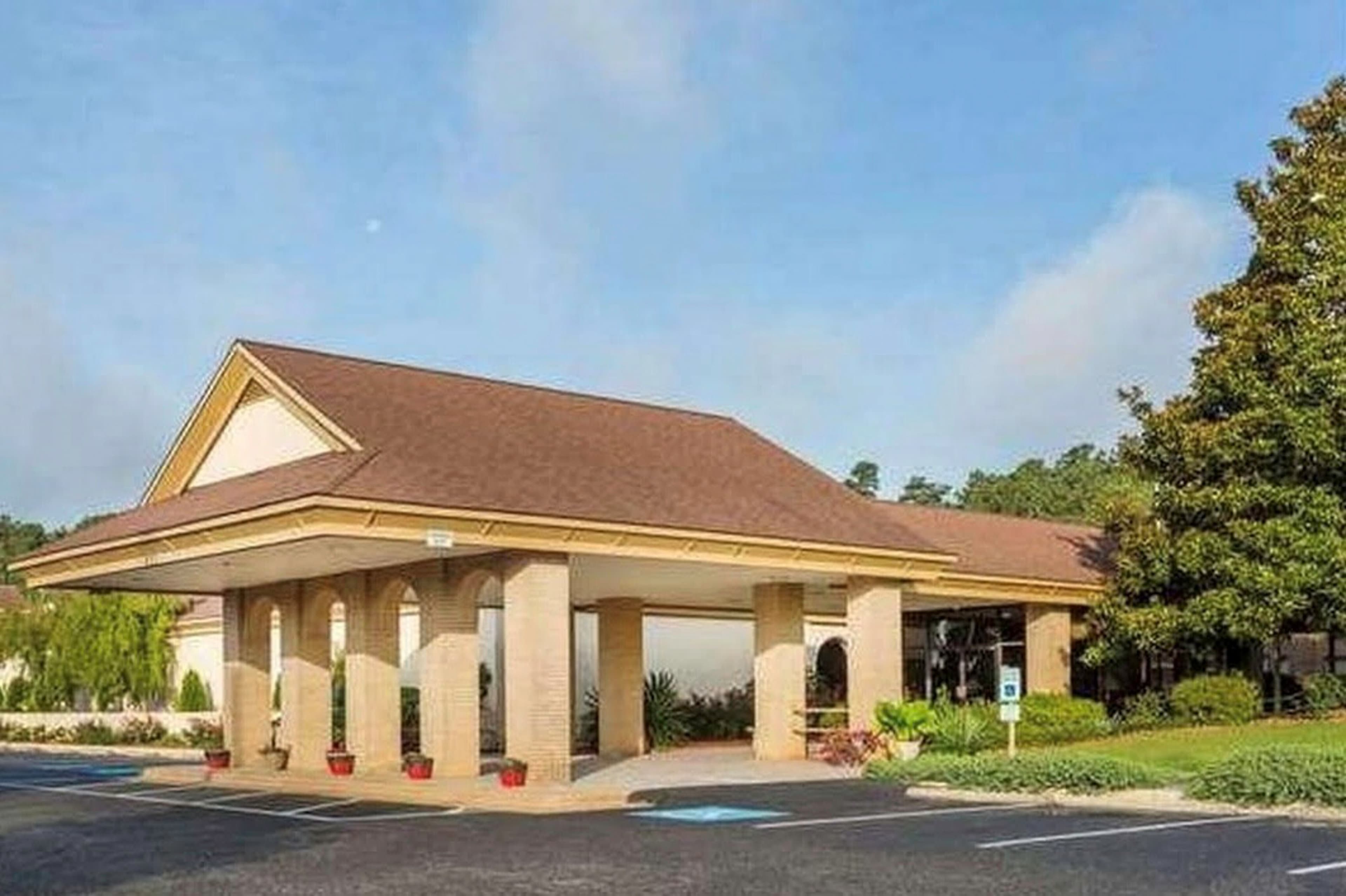 Clarion Inn Southern Pines - Pinehurst - Image 1