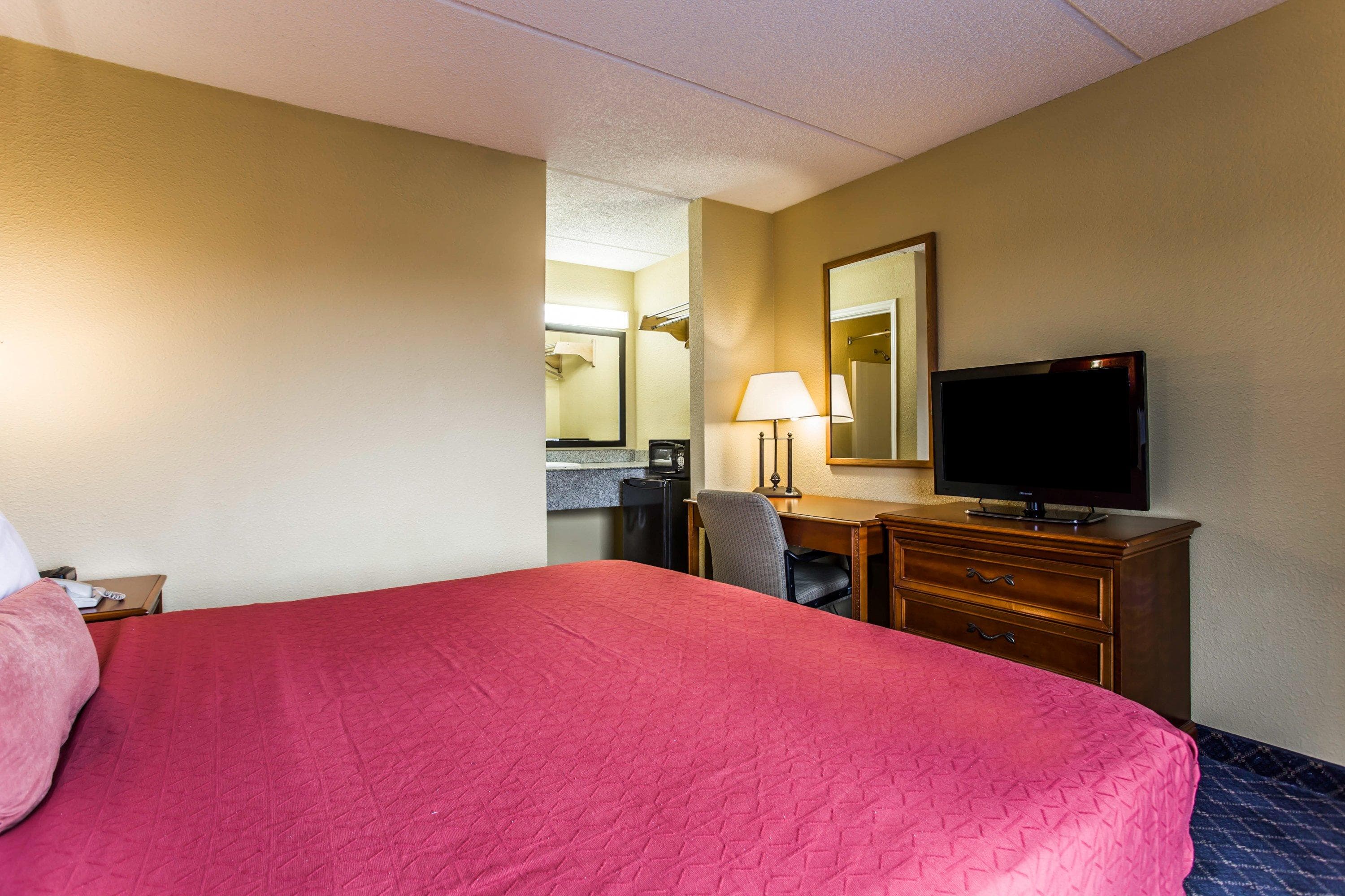Rodeway Inn Charlotte North End — 6