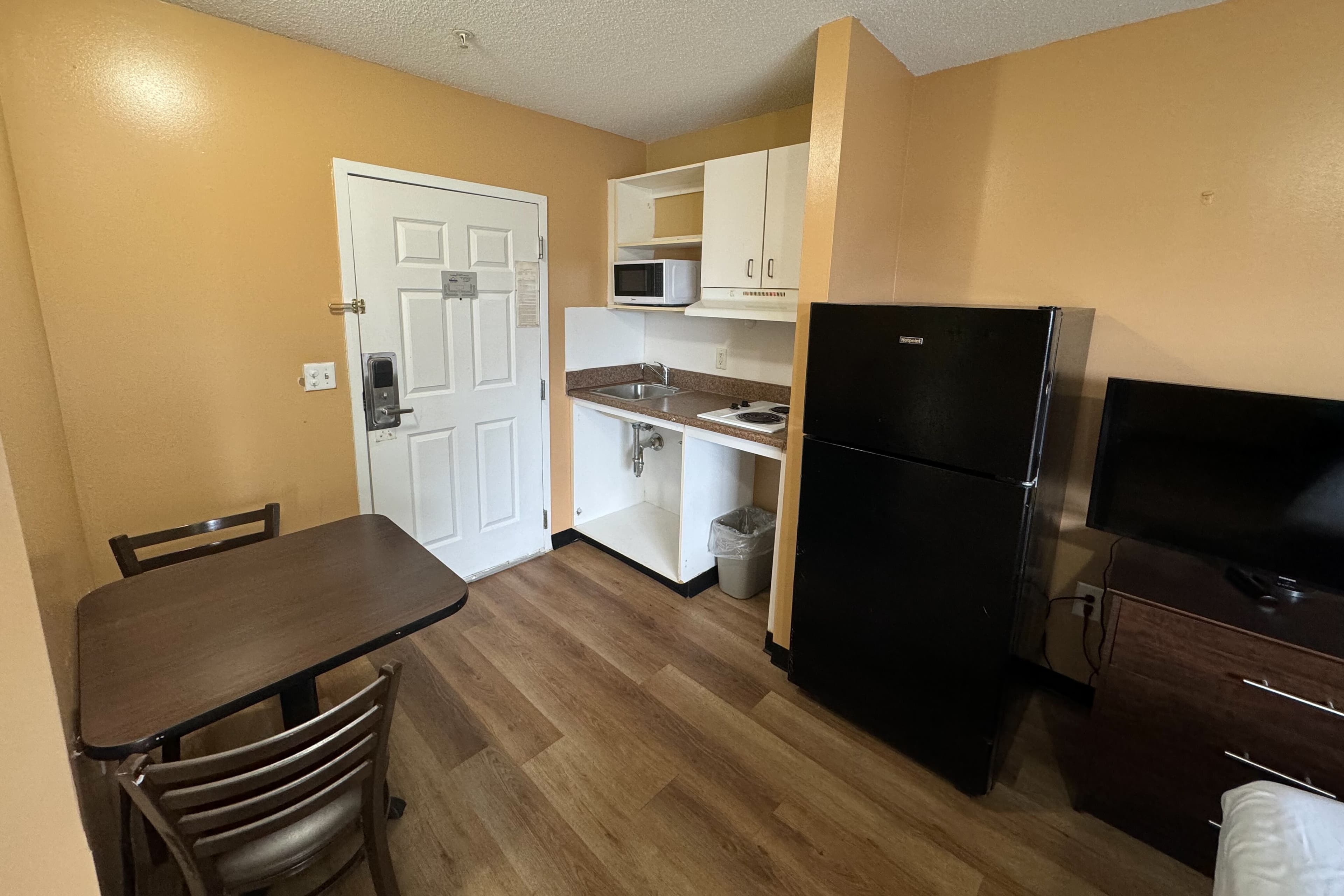Suburban Studios near University of North Carolina-Charlotte - Image 3