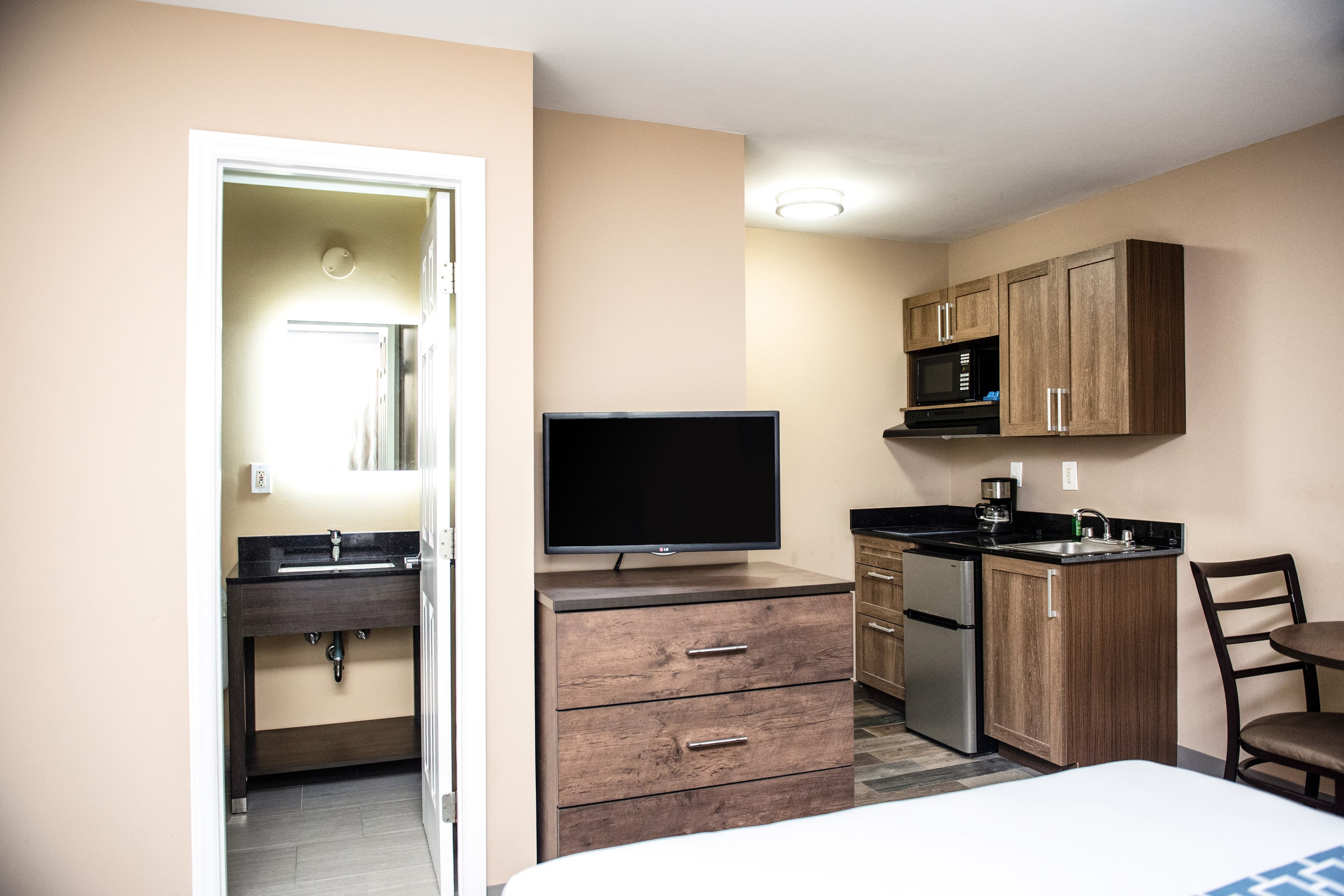 Suburban Studios Charlotte - Ballantyne - Image 5