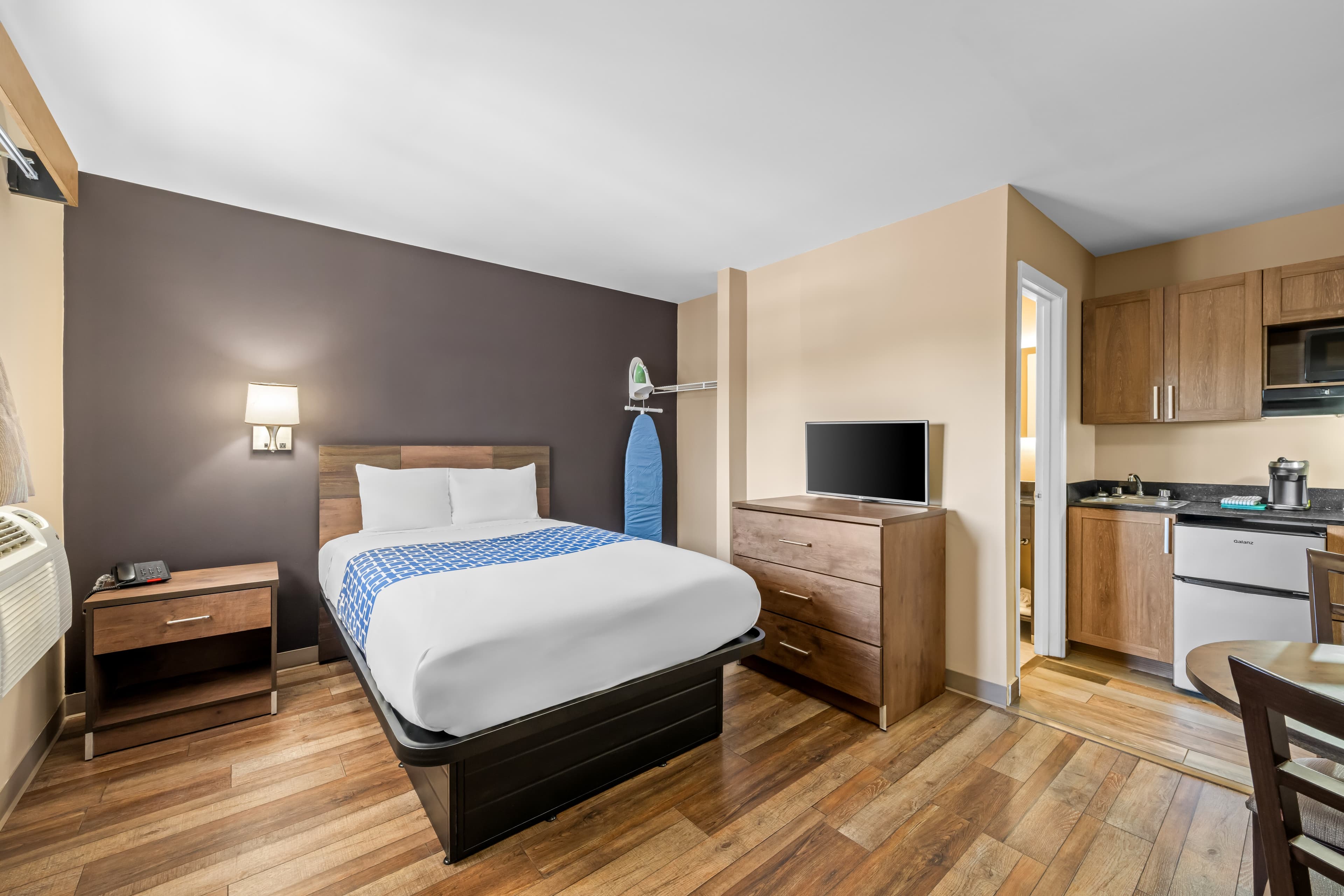 Suburban Studios Charlotte - Ballantyne - Image 4