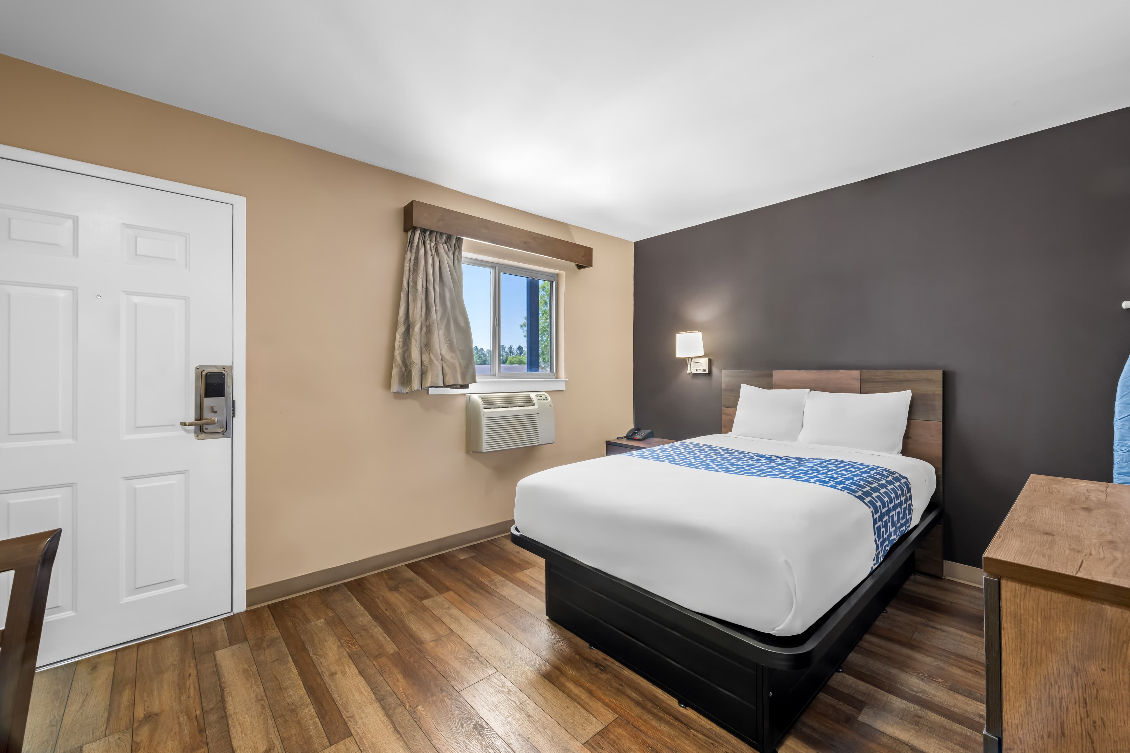 Suburban Studios Charlotte - Ballantyne - Image 5