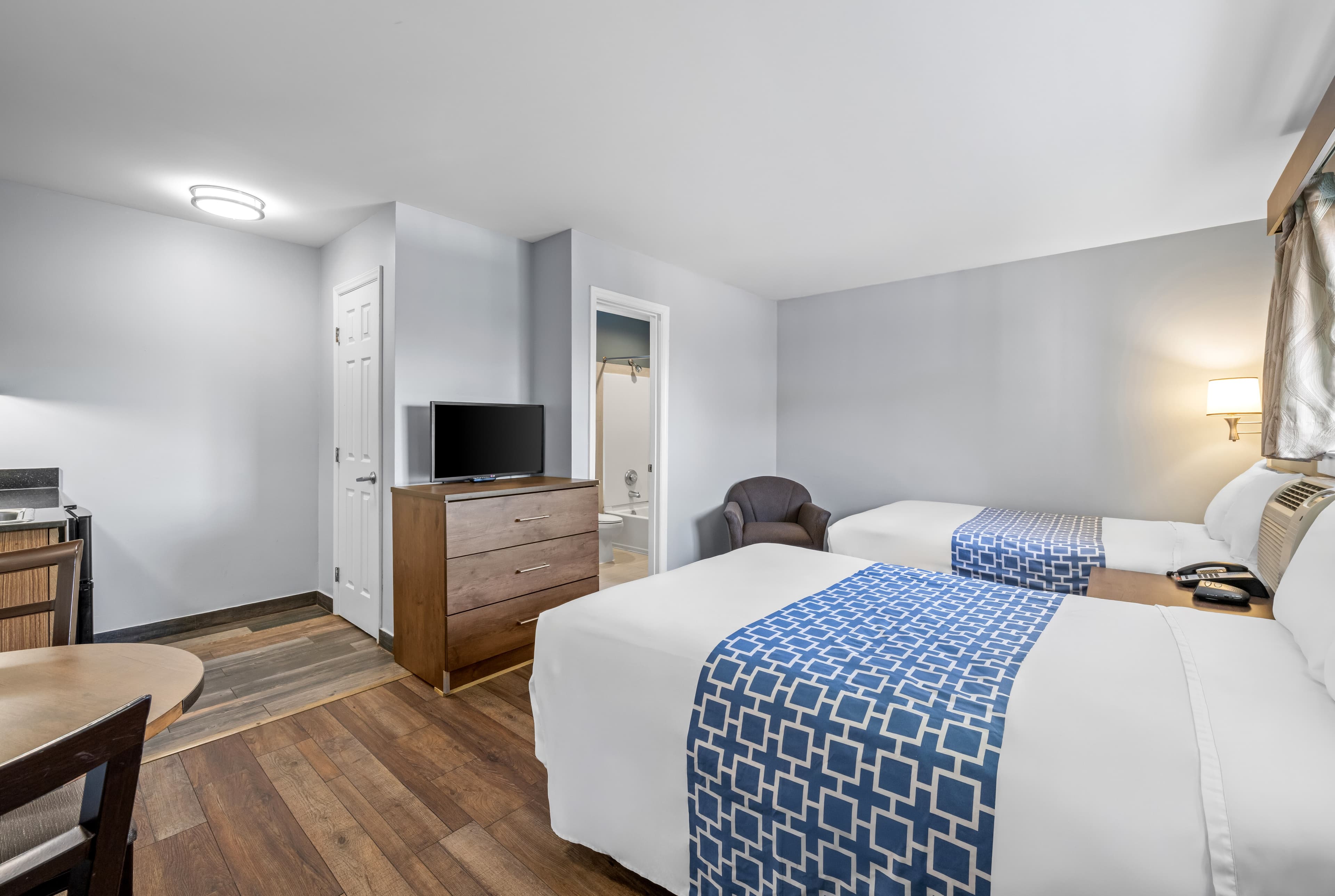 Suburban Studios Charlotte - Ballantyne — 17