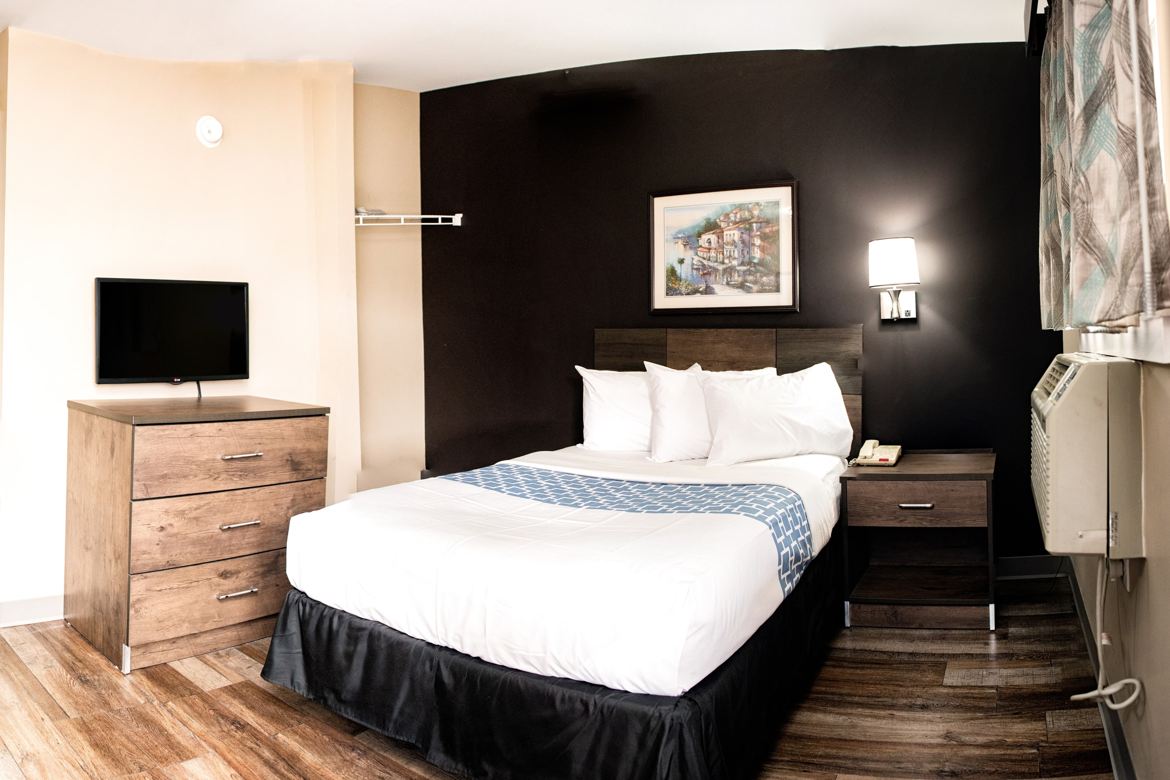 Suburban Studios Charlotte - Ballantyne — 14