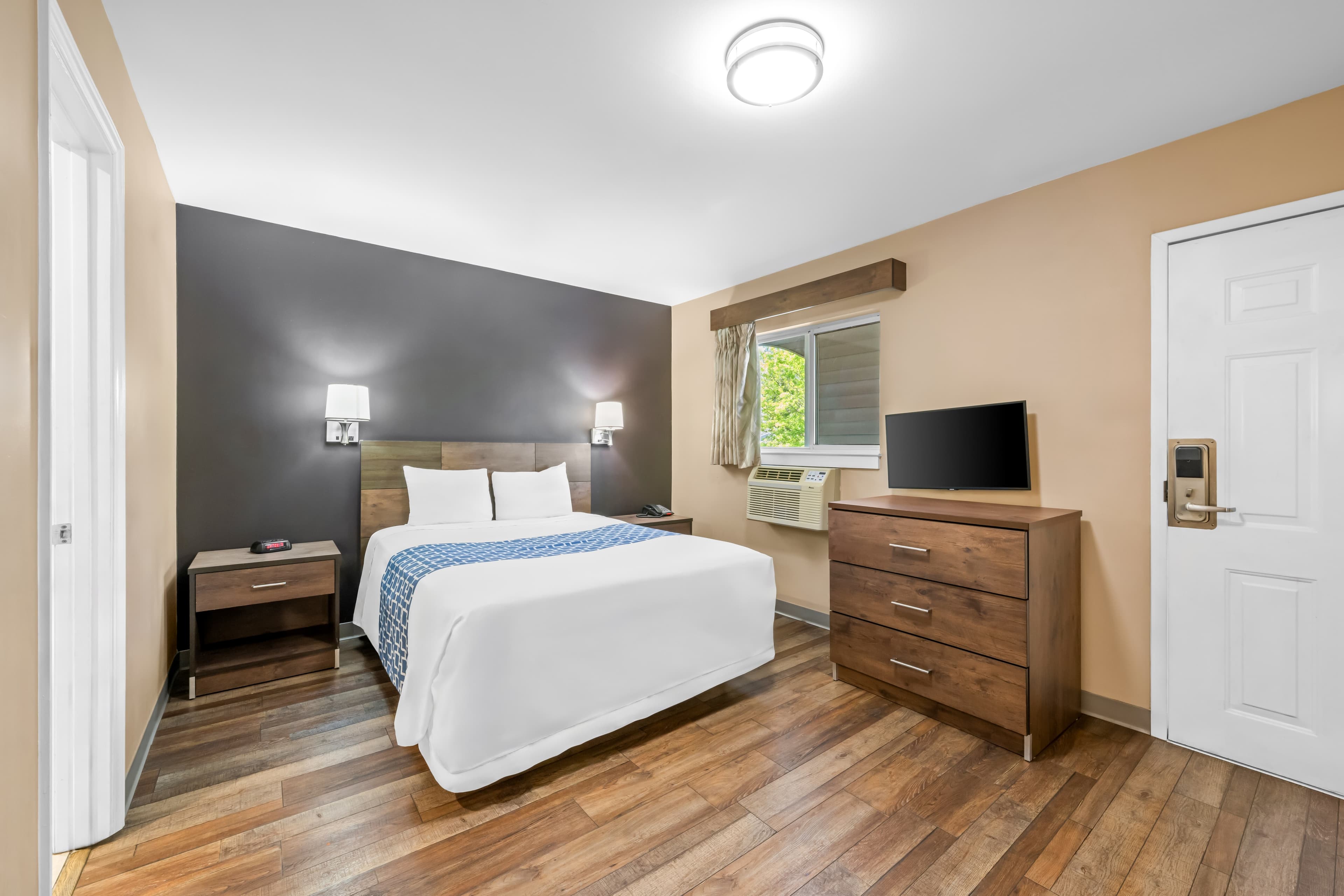 Suburban Studios Charlotte - Ballantyne — 34
