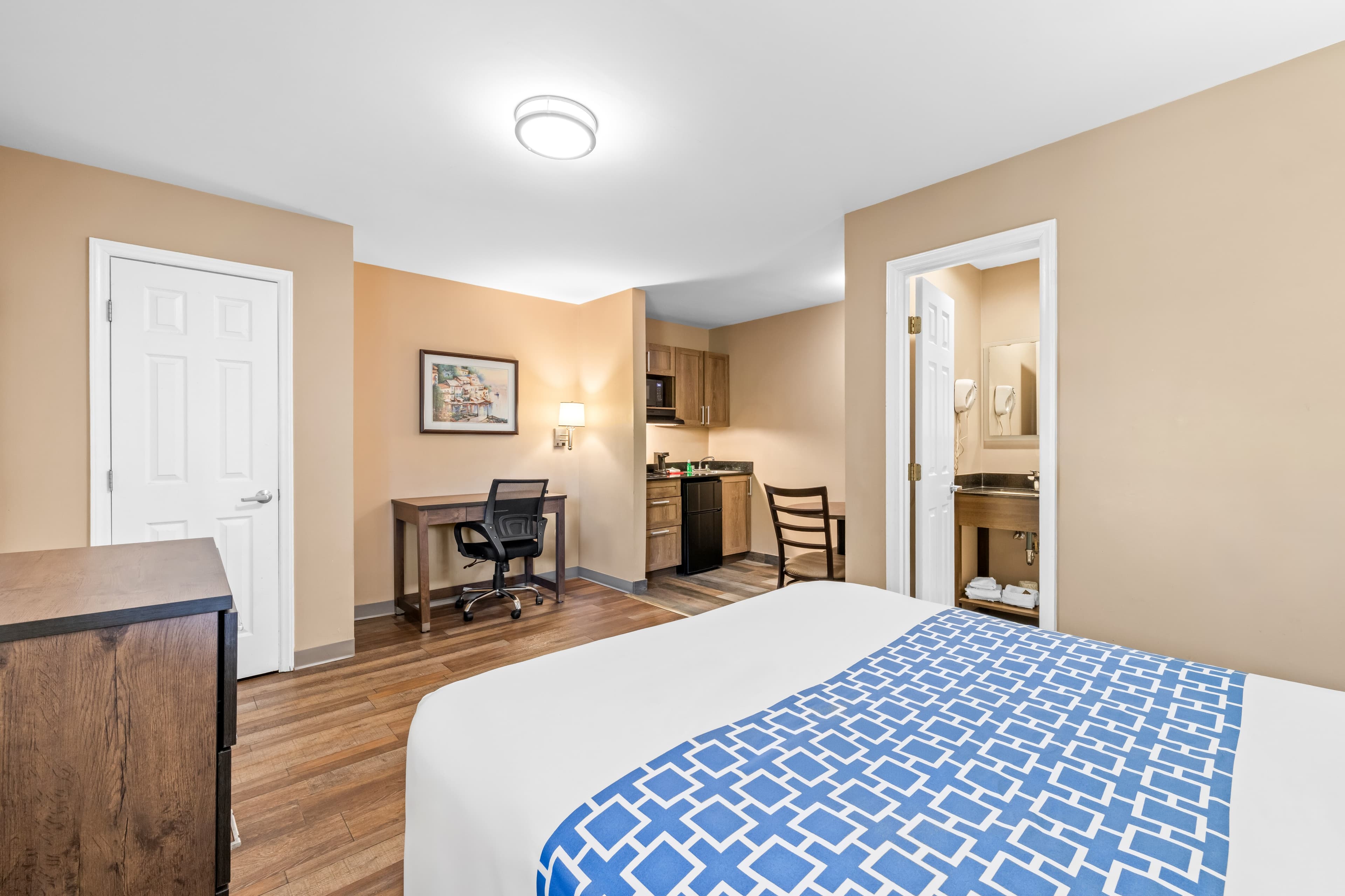 Suburban Studios Charlotte - Ballantyne — 35