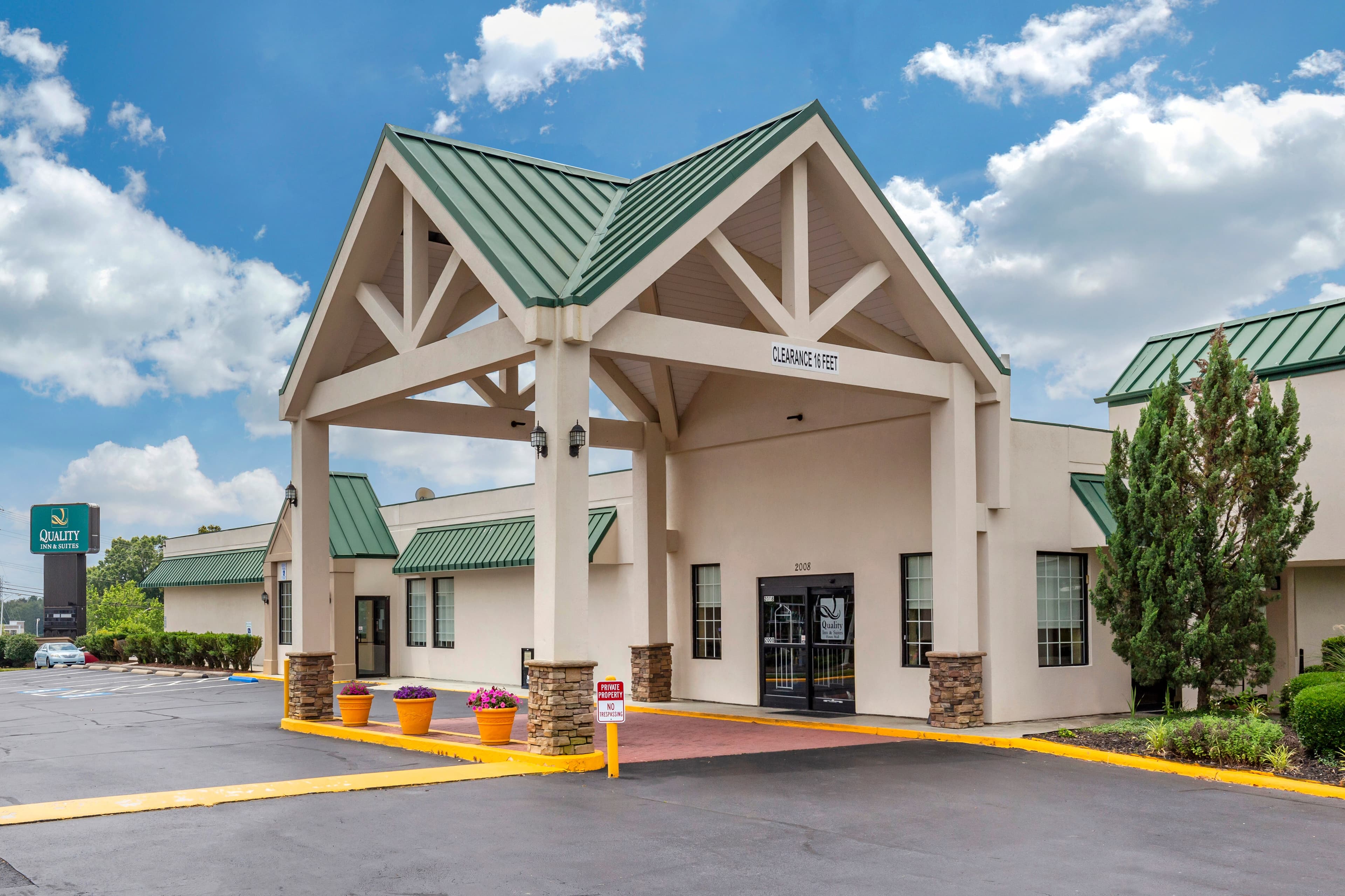 Quality Inn & Suites Hanes Mall - Image 1