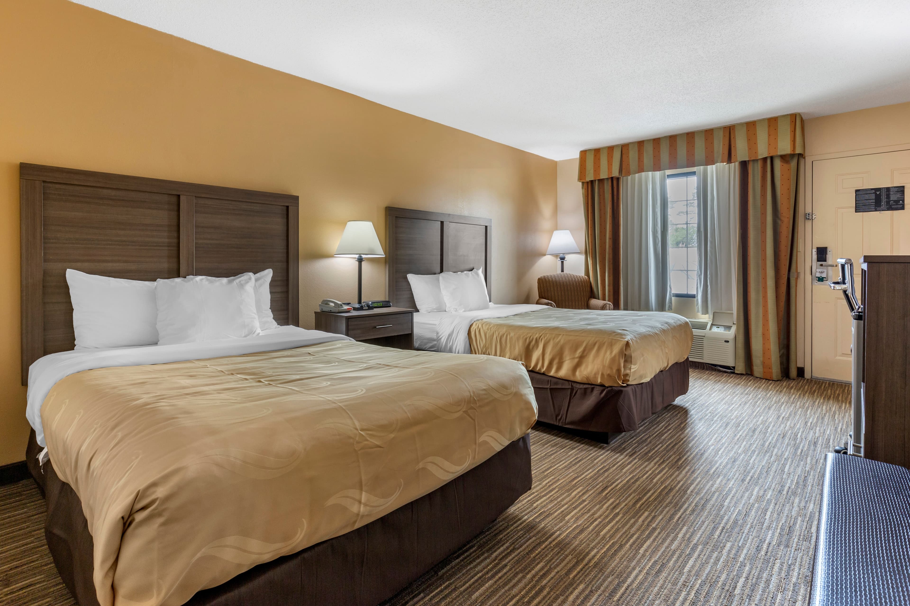Quality Inn & Suites Hanes Mall - Image 2