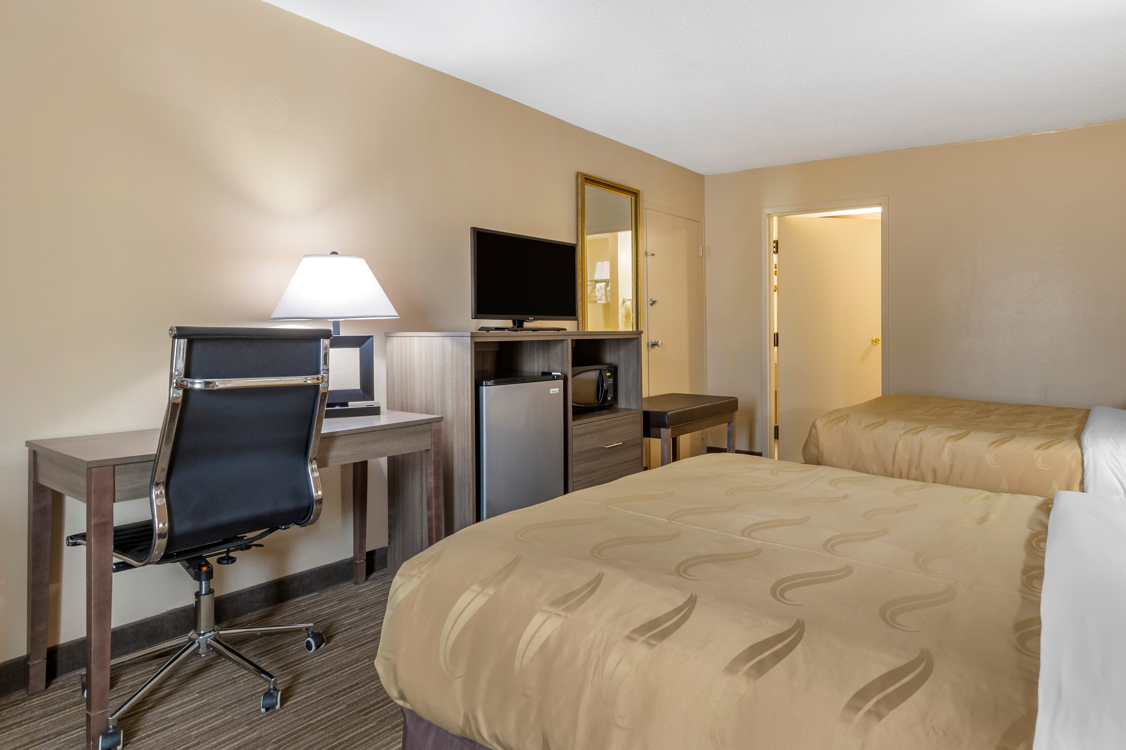 Quality Inn & Suites Hanes Mall - Image 3