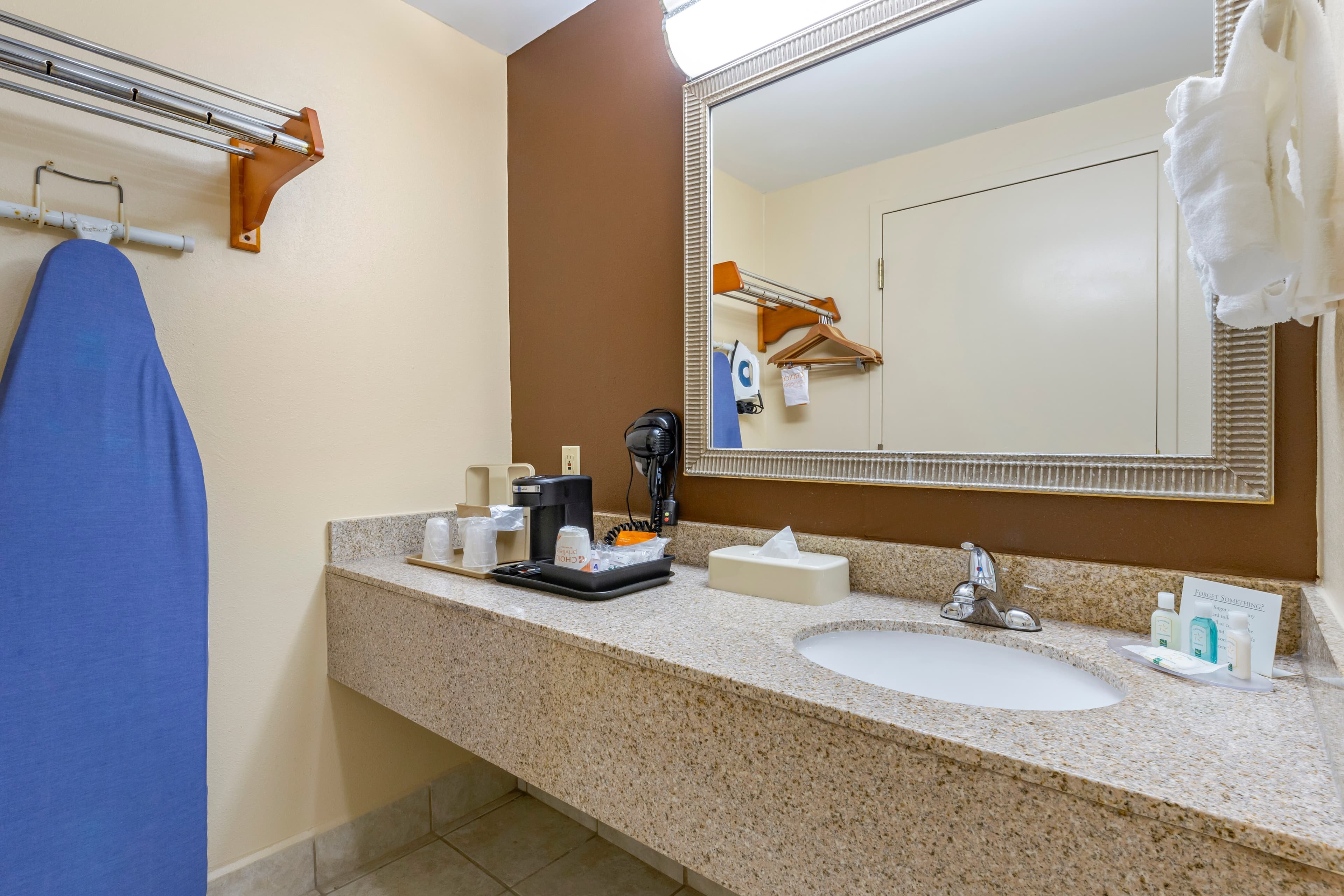 Quality Inn & Suites Hanes Mall - Image 4