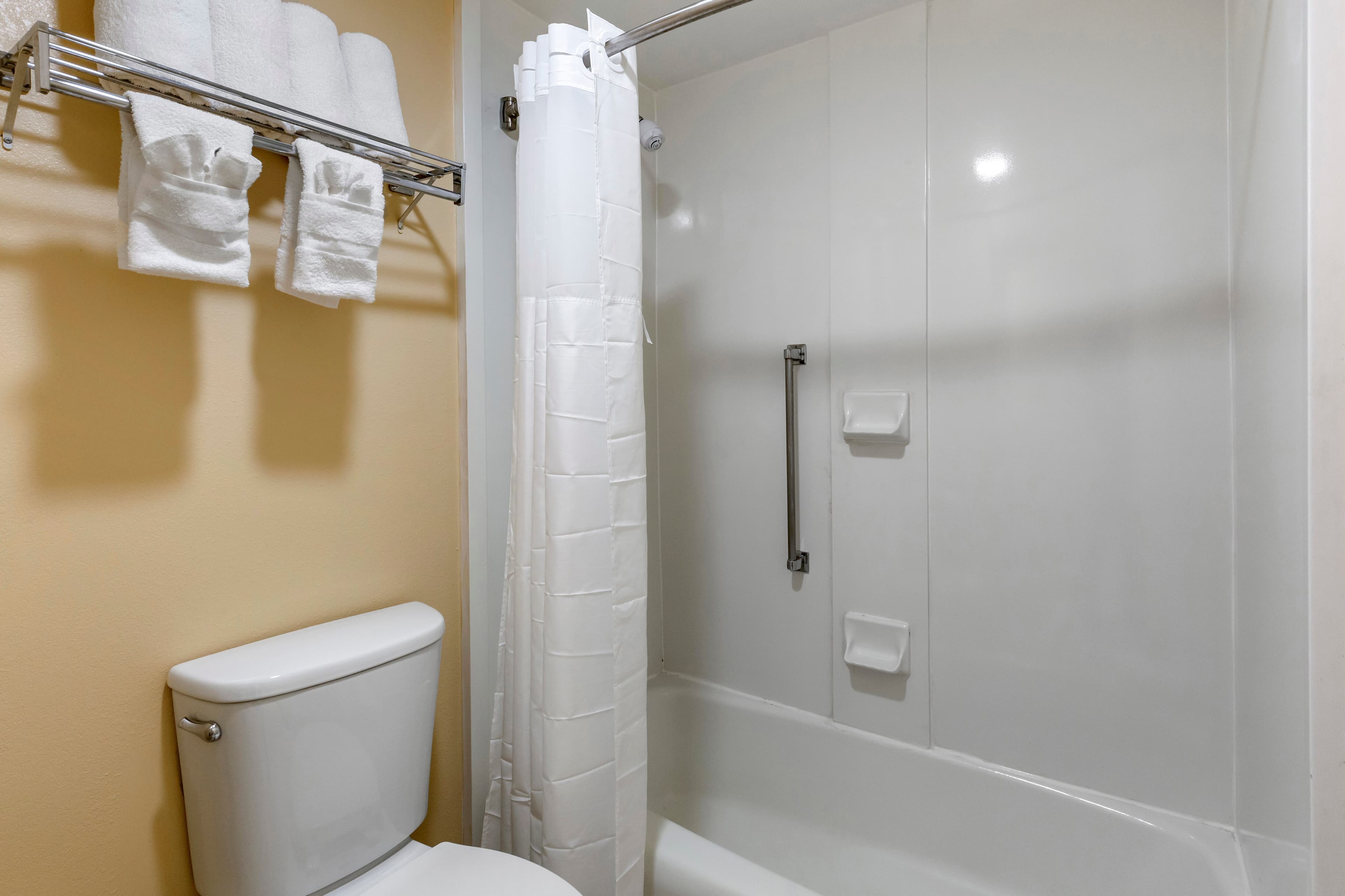 Quality Inn & Suites Hanes Mall - Image 5