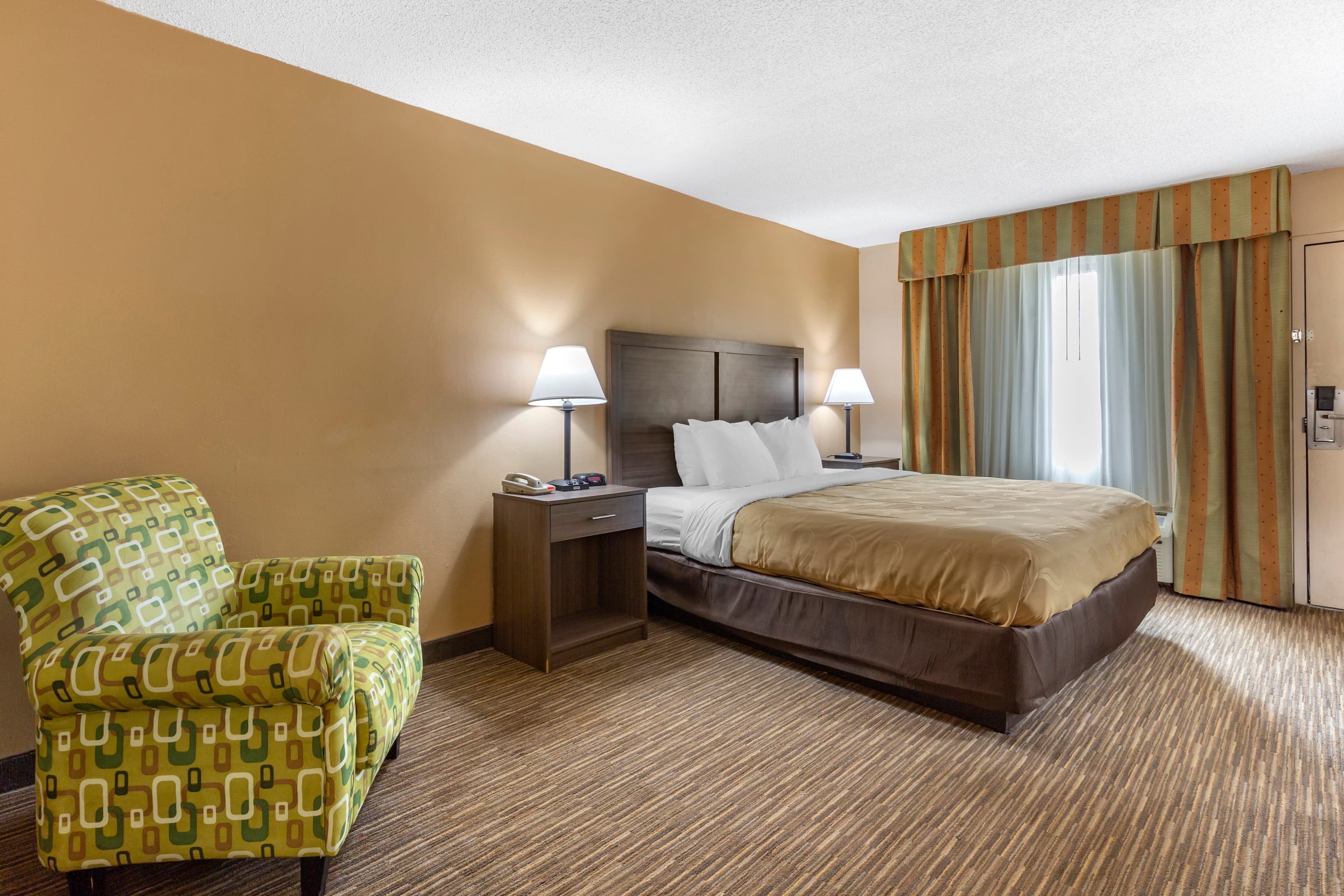 Quality Inn & Suites Hanes Mall — 6