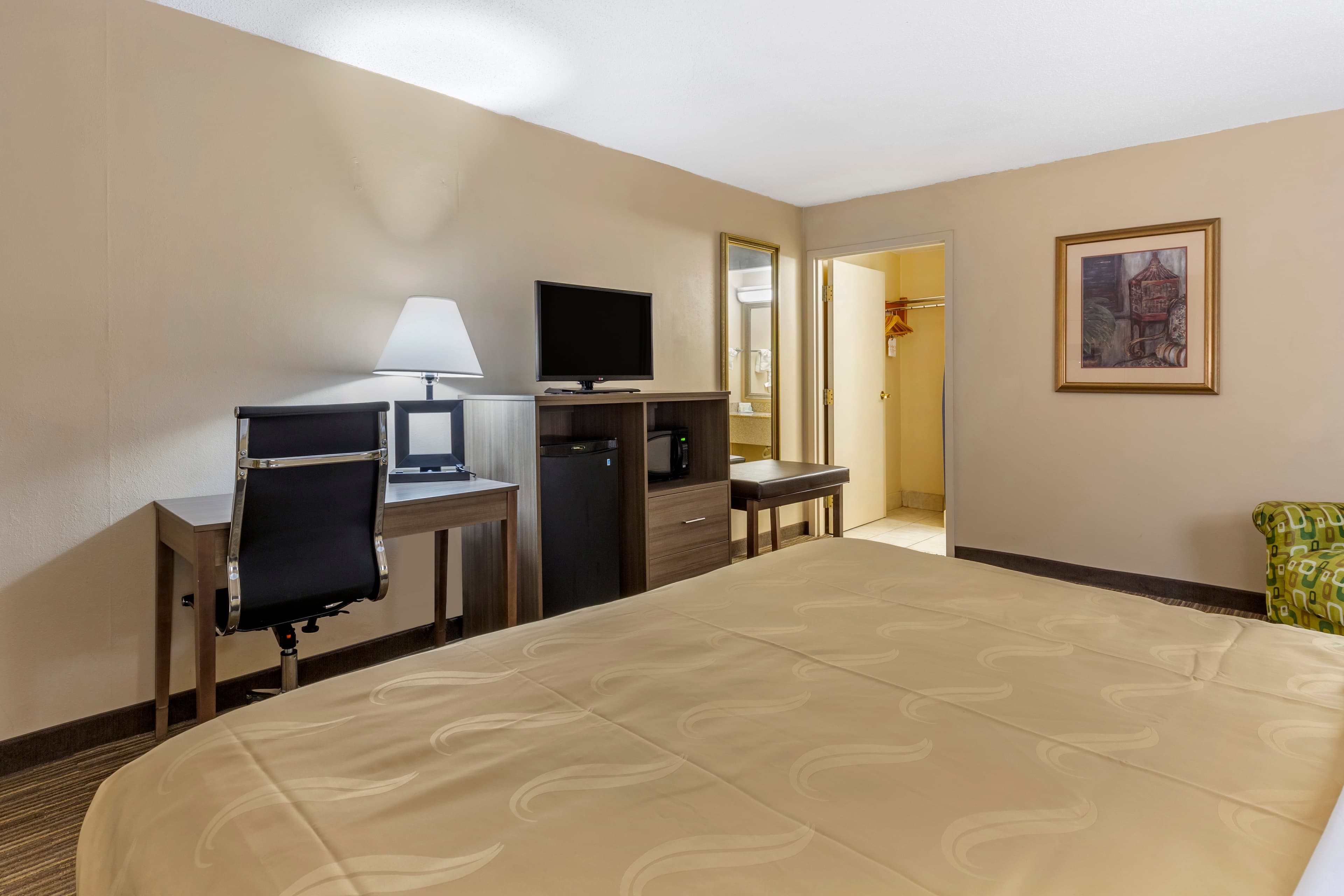 Quality Inn & Suites Hanes Mall — 7