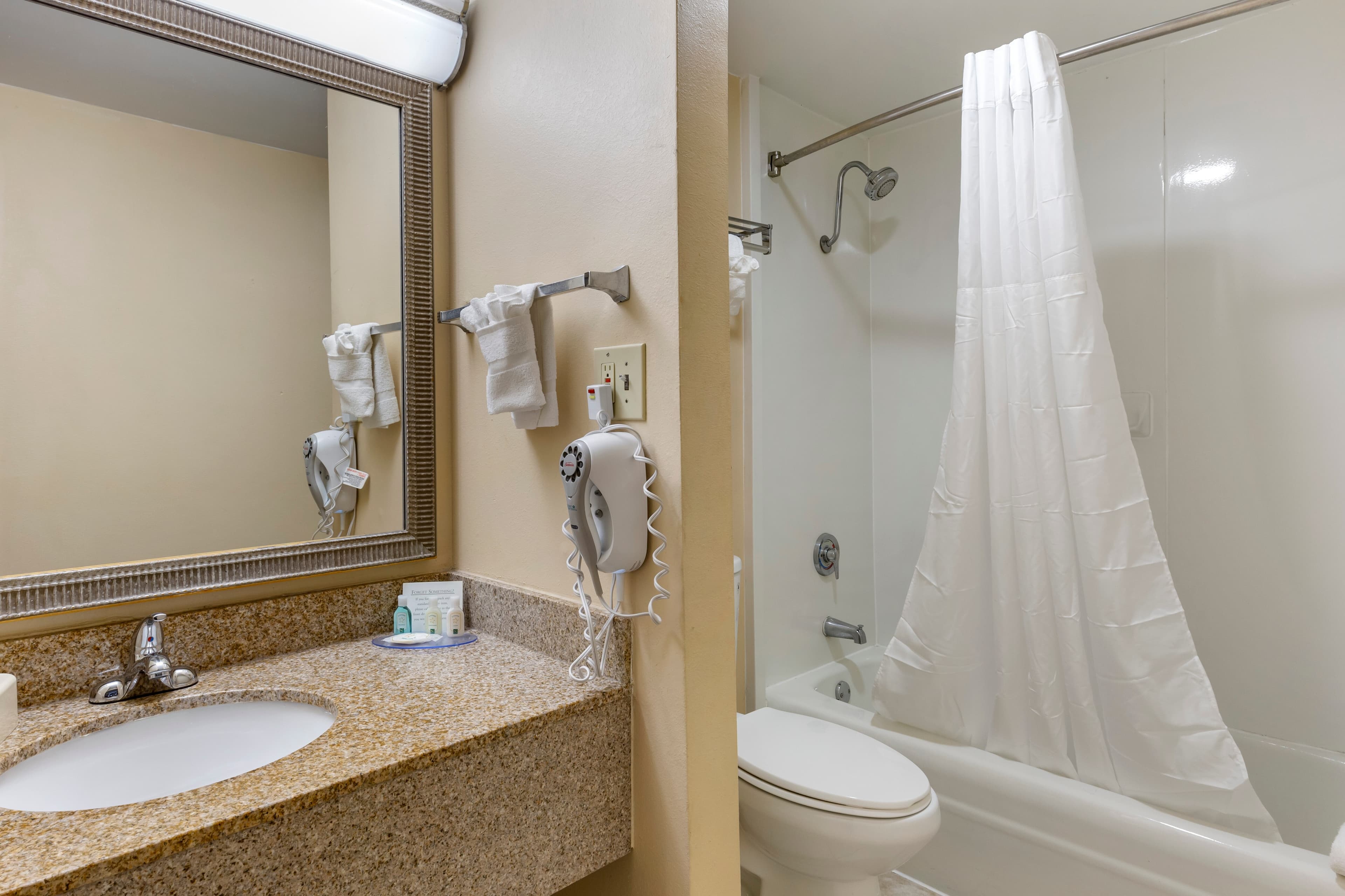 Quality Inn & Suites Hanes Mall — 9
