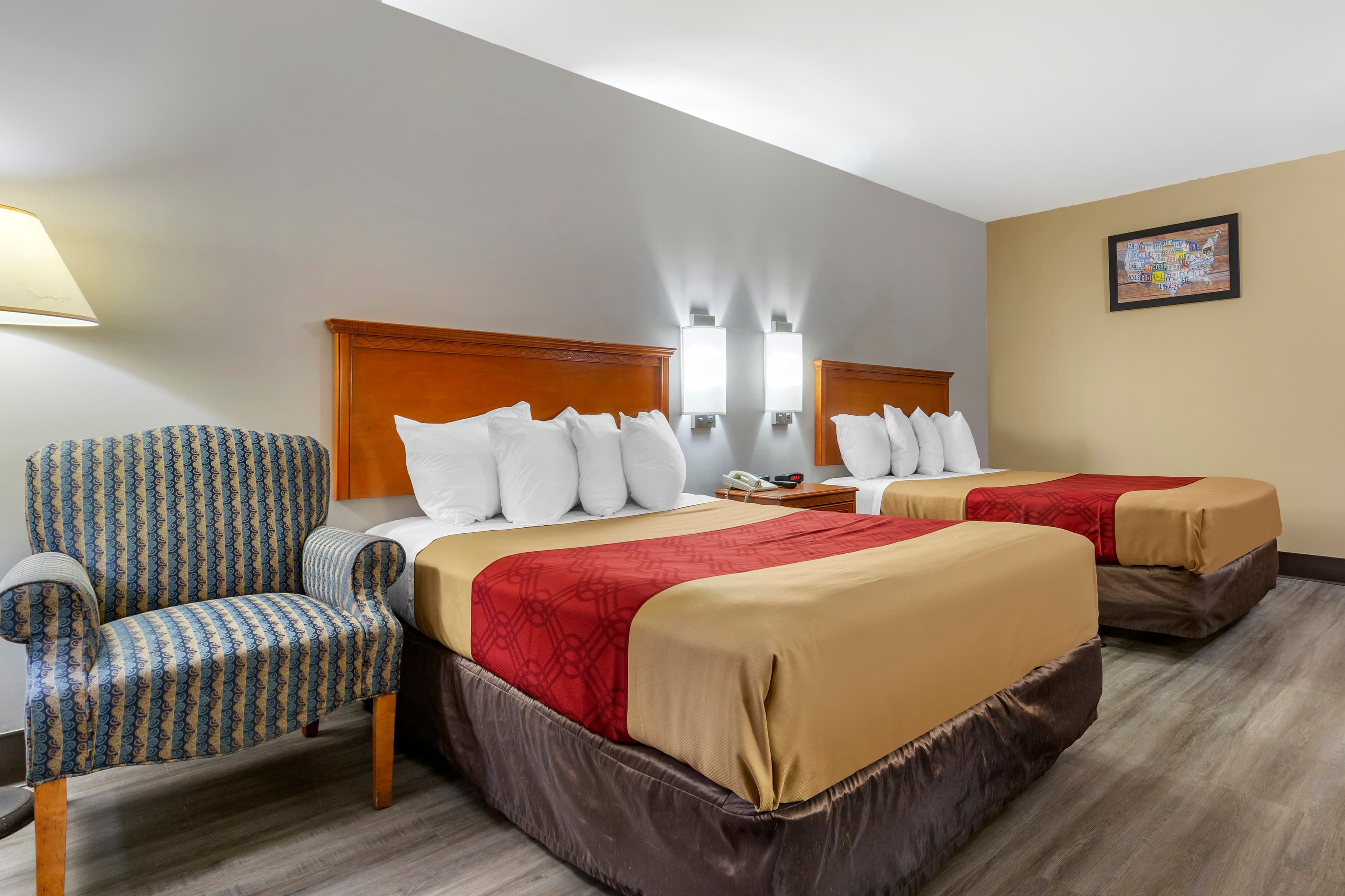 Econo Lodge & Suites Southern Pines - Pinehurst — 6