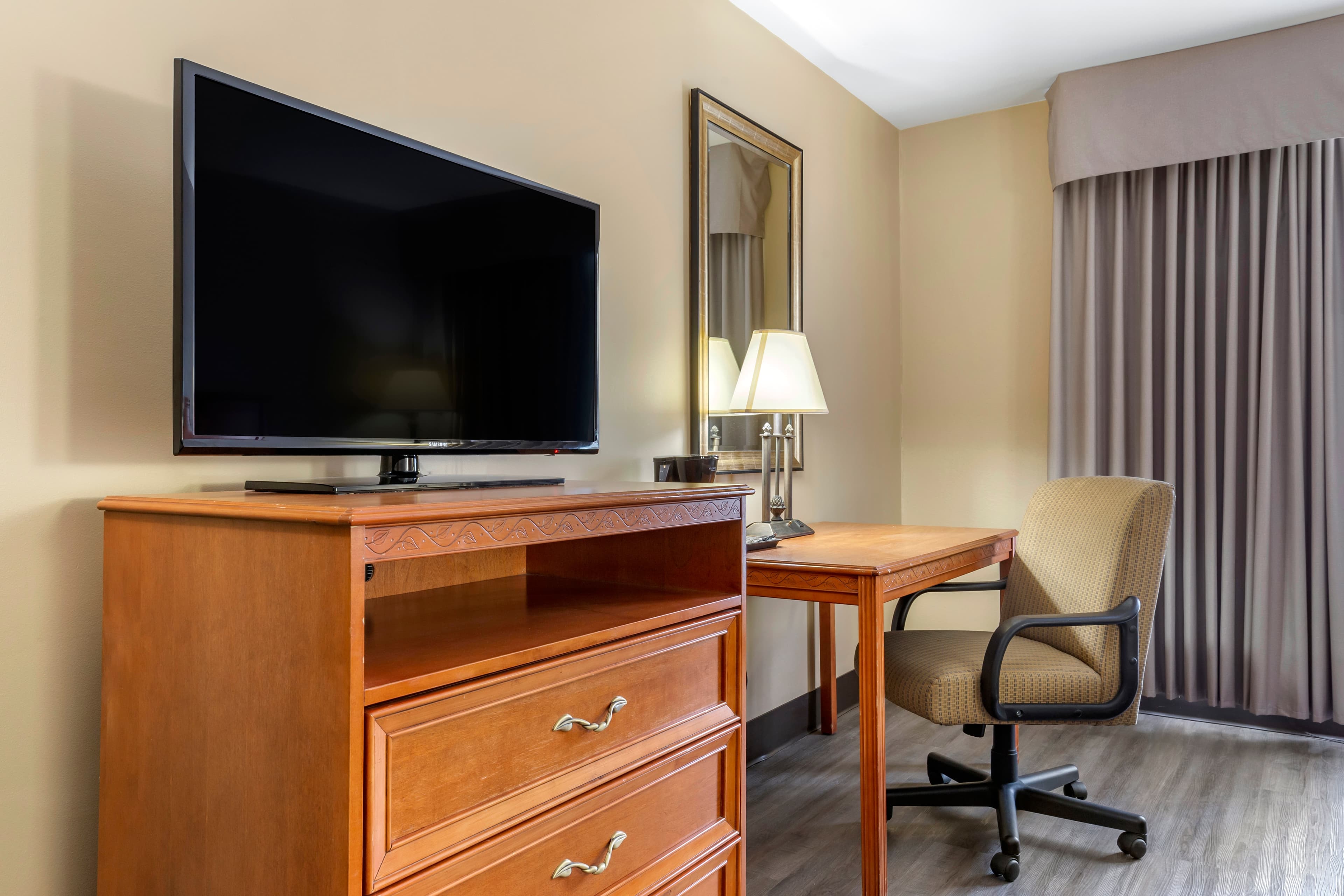 Econo Lodge & Suites Southern Pines - Pinehurst — 8