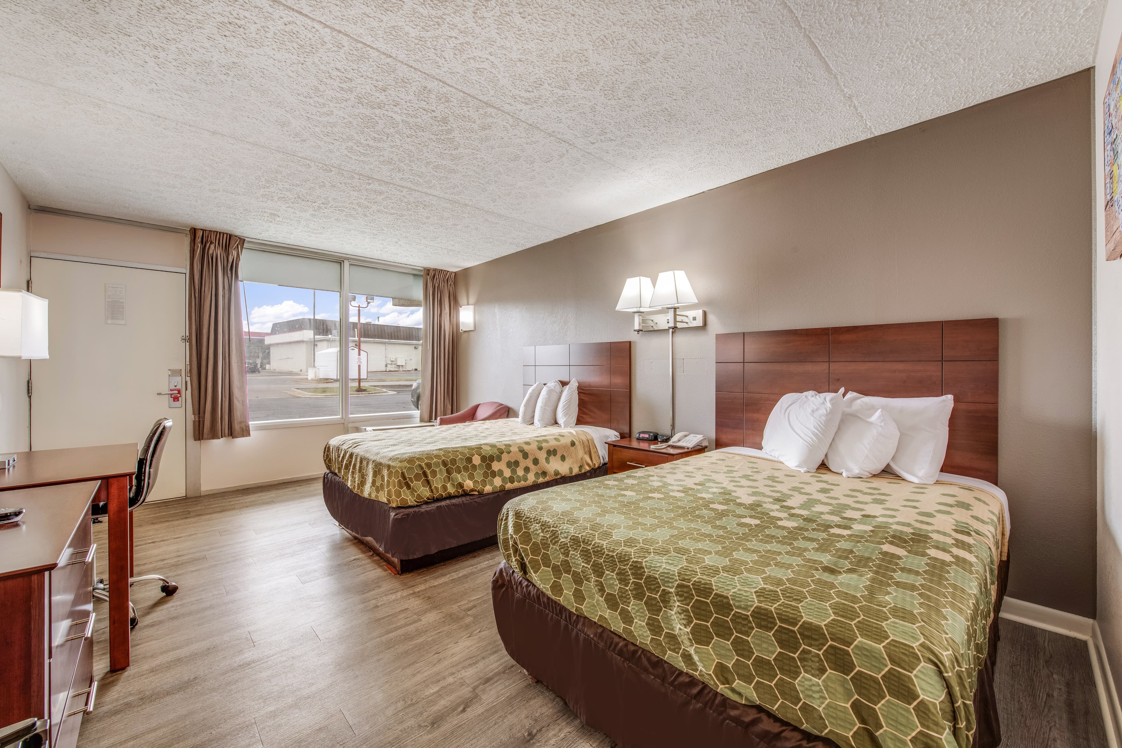 Econo Lodge Eden — 6