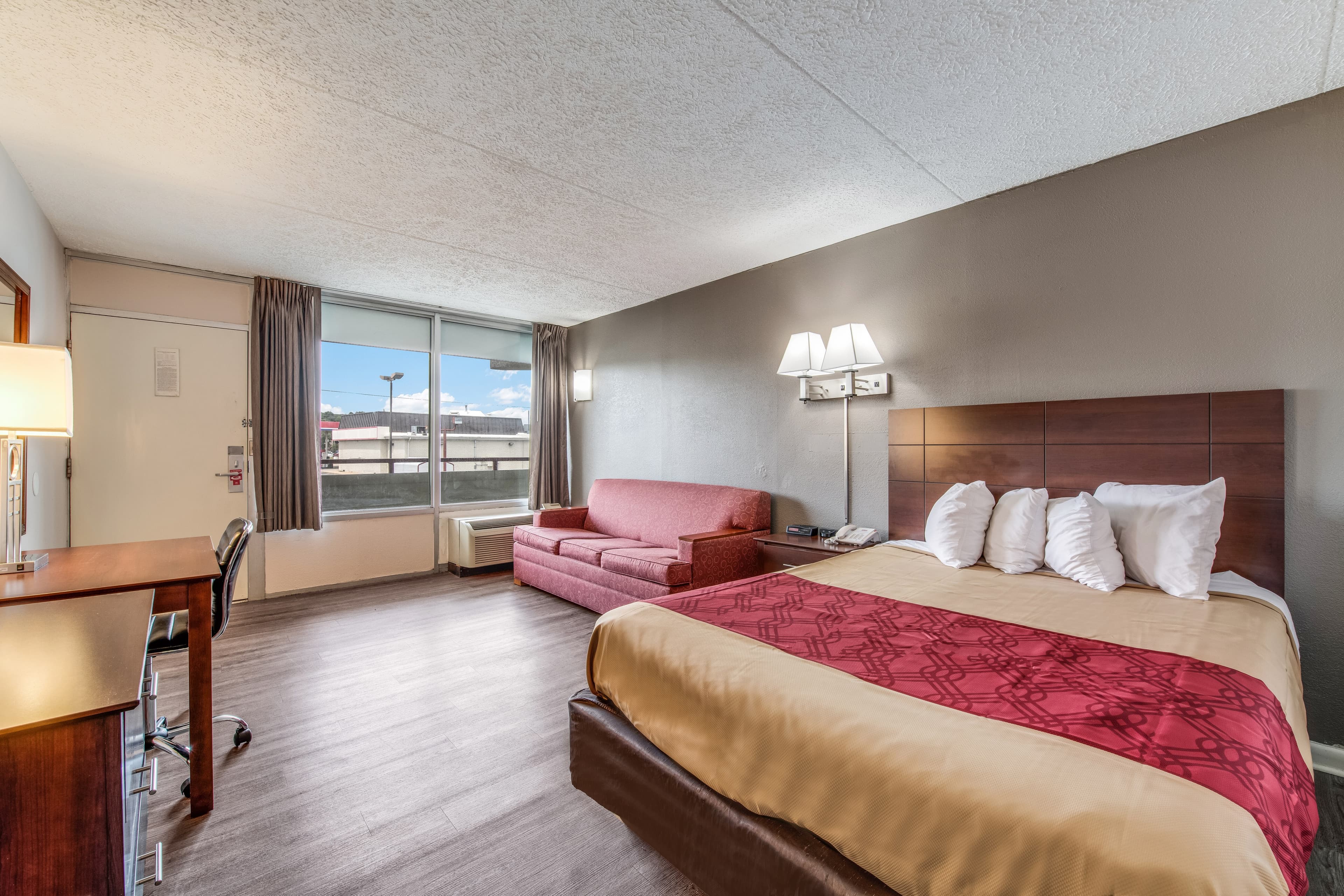 Econo Lodge Eden — 32