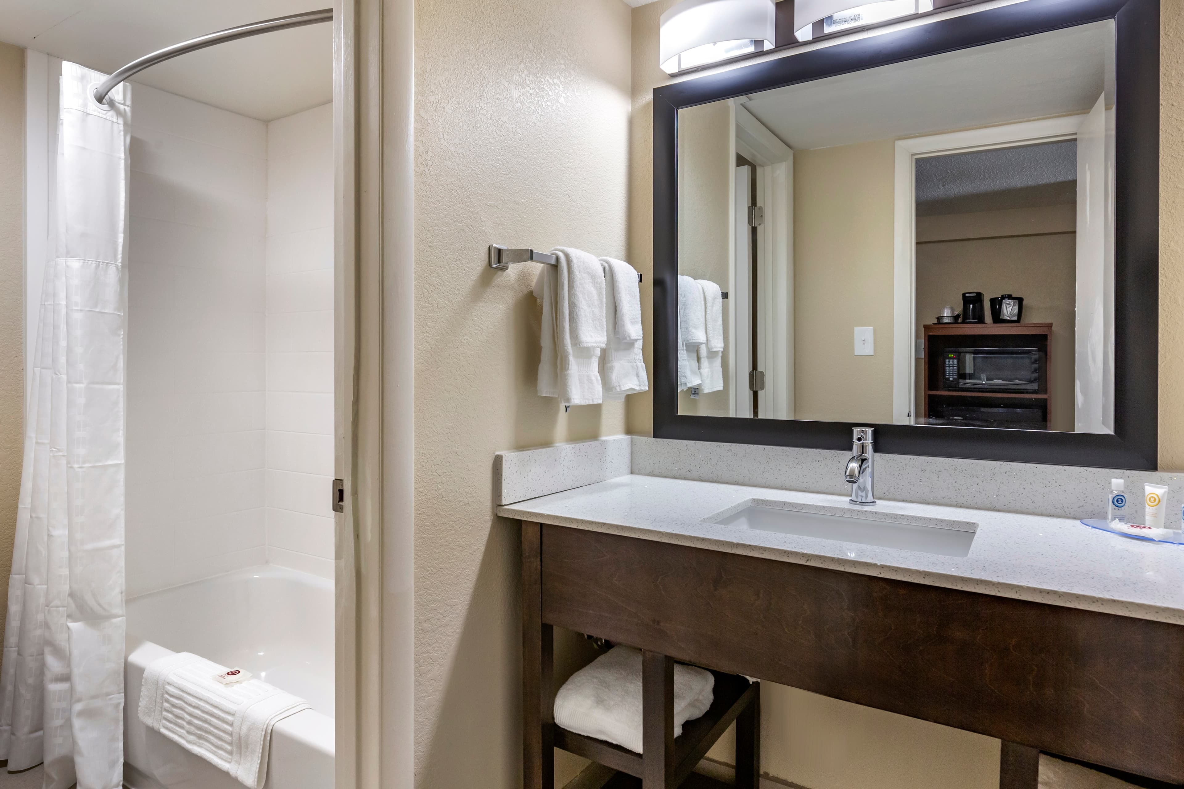 Comfort Inn & Suites Spring Lake - Fayetteville near Fort Bragg - Image 5