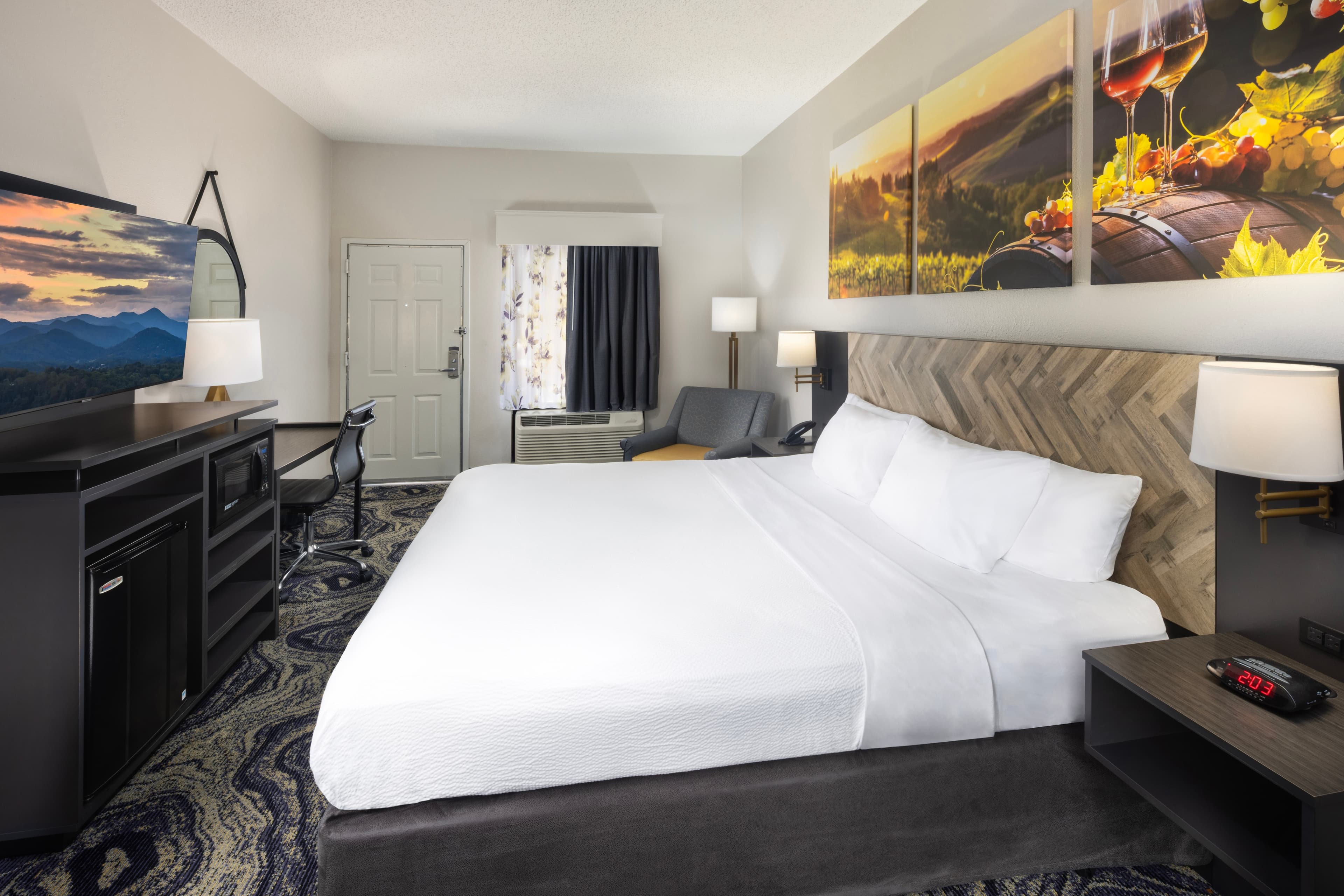 Clarion Pointe Biltmore Village - Image 2