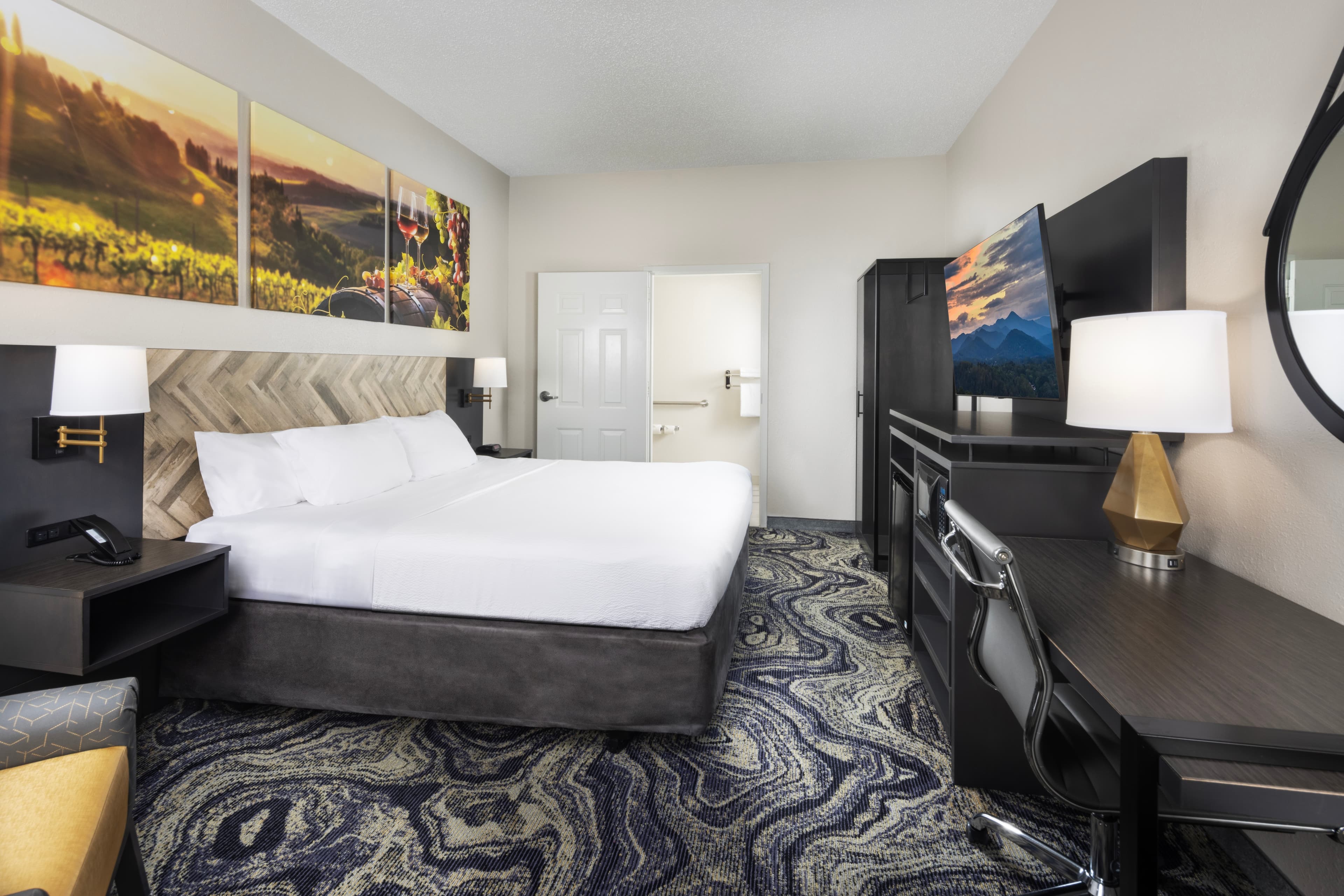 Clarion Pointe Biltmore Village - Image 3