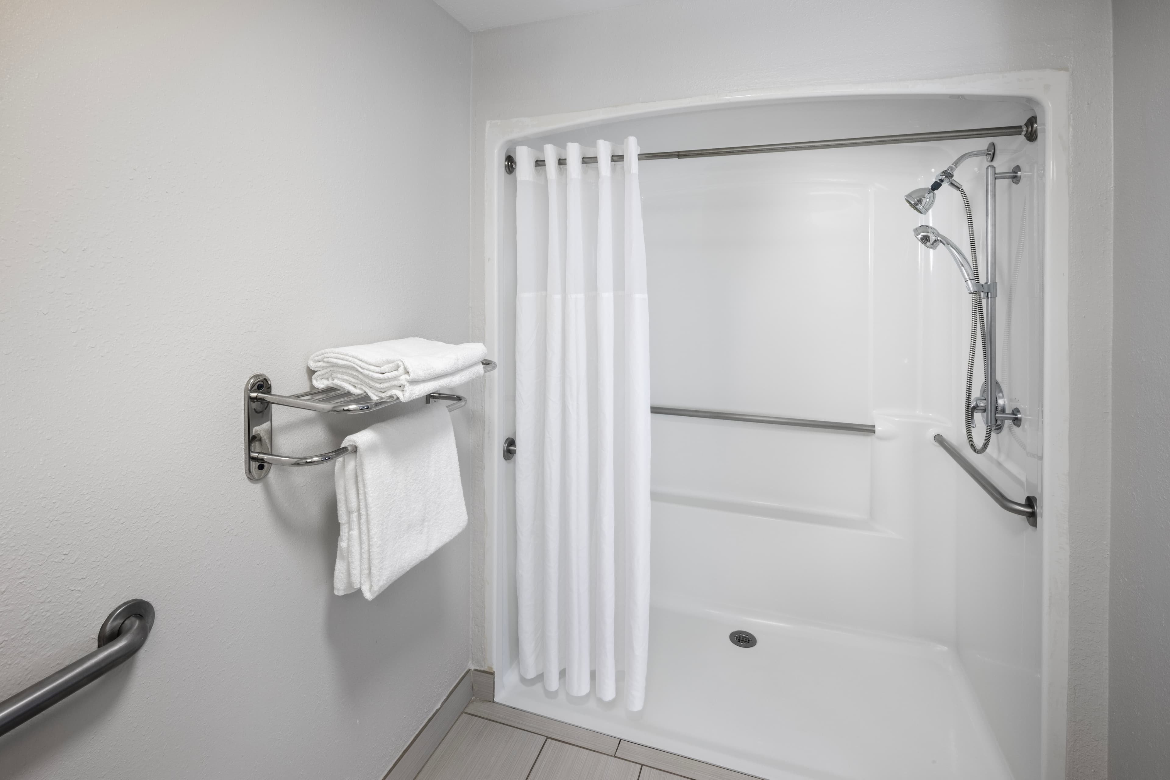 Clarion Pointe Biltmore Village - Image 5