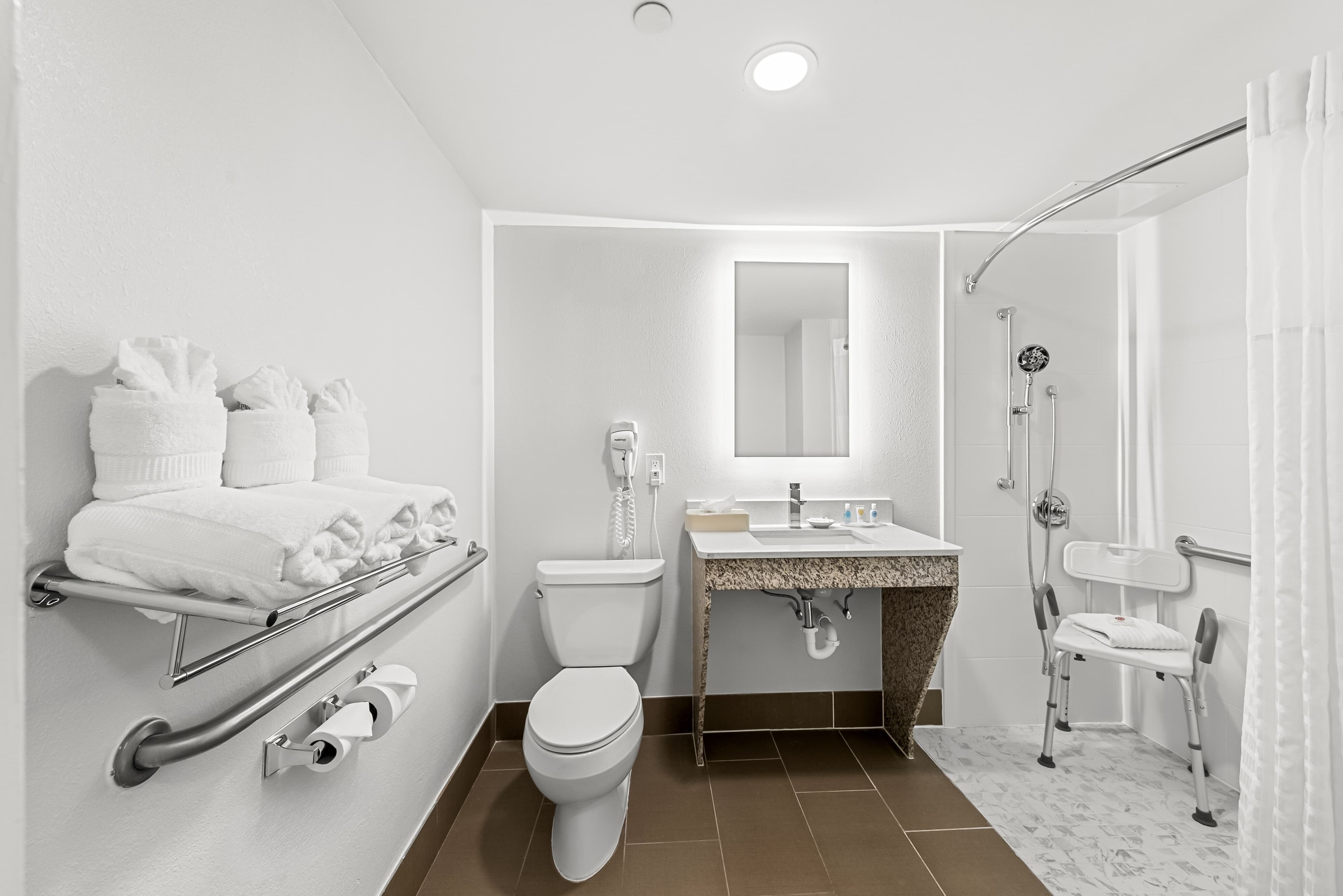 Comfort Inn & Suites Durham near Duke University - Image 4