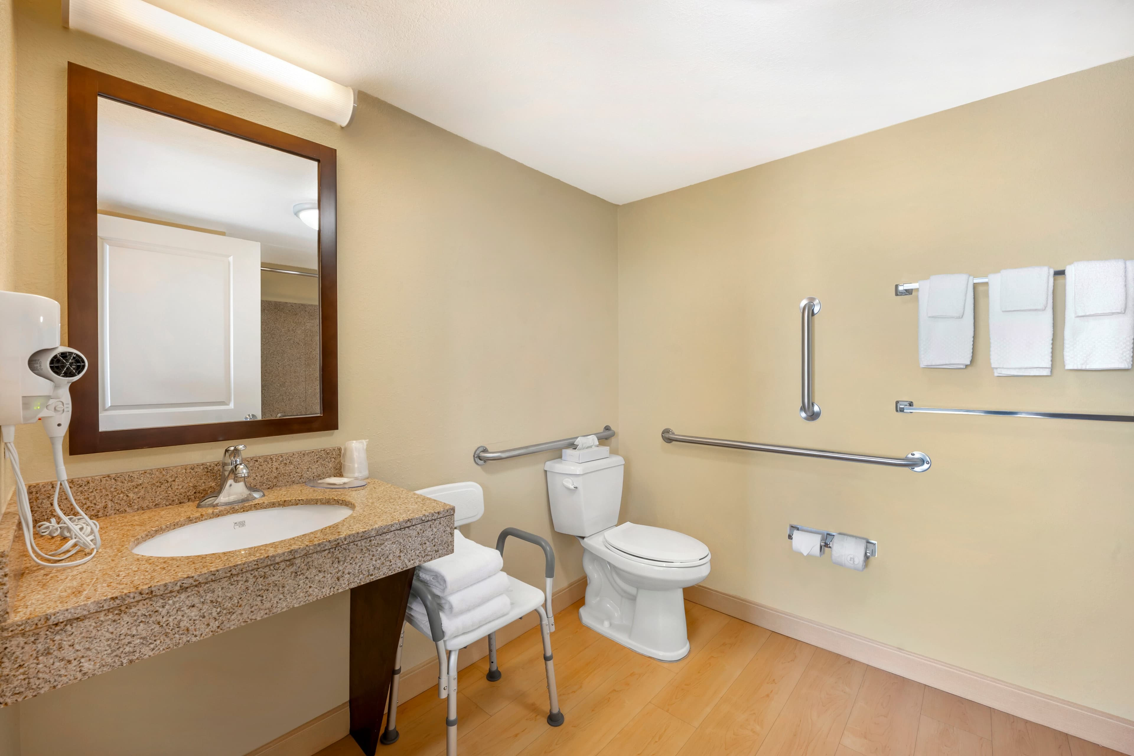 MainStay Suites Jacksonville near Camp Lejeune - Image 5