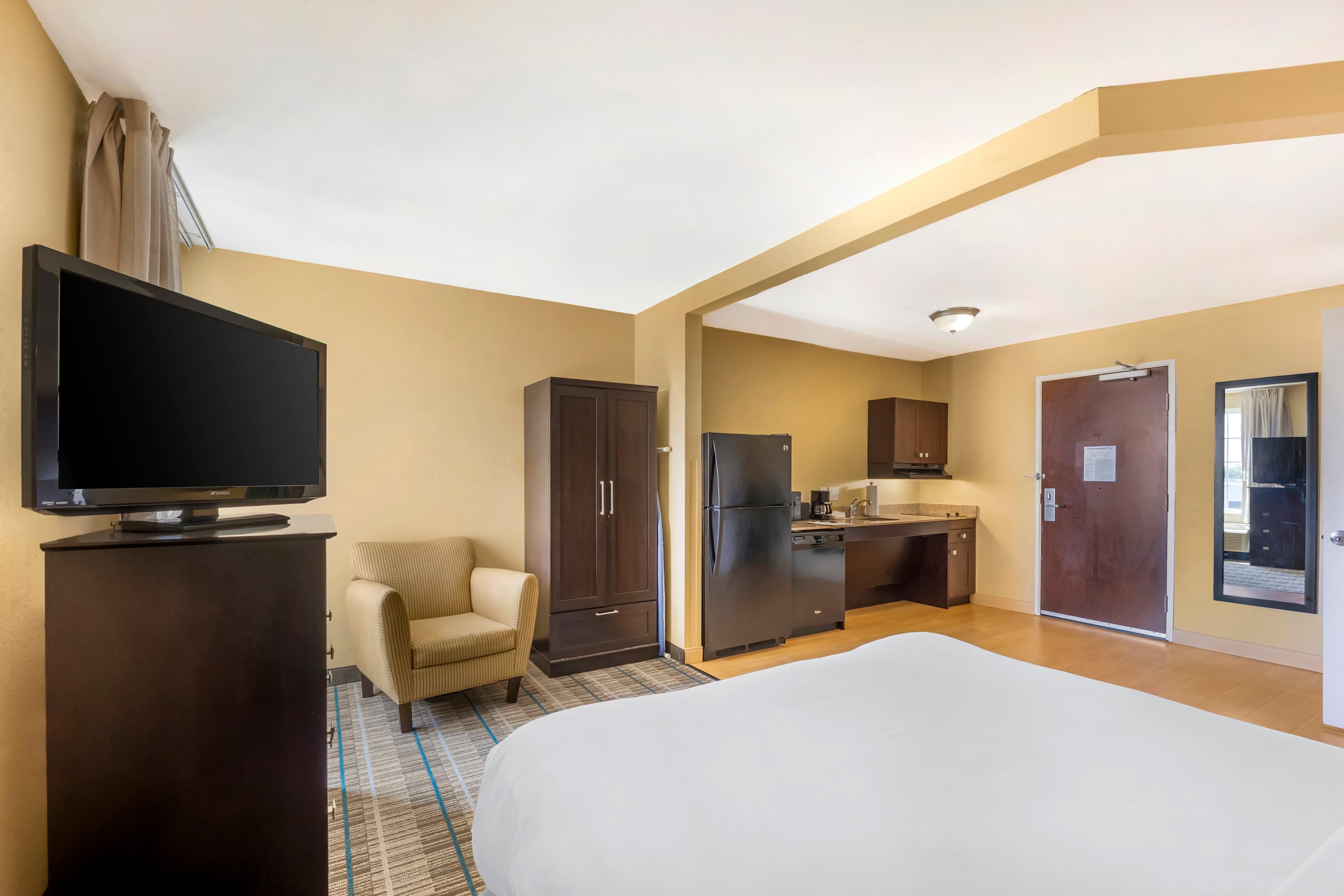 MainStay Suites Jacksonville near Camp Lejeune — 7