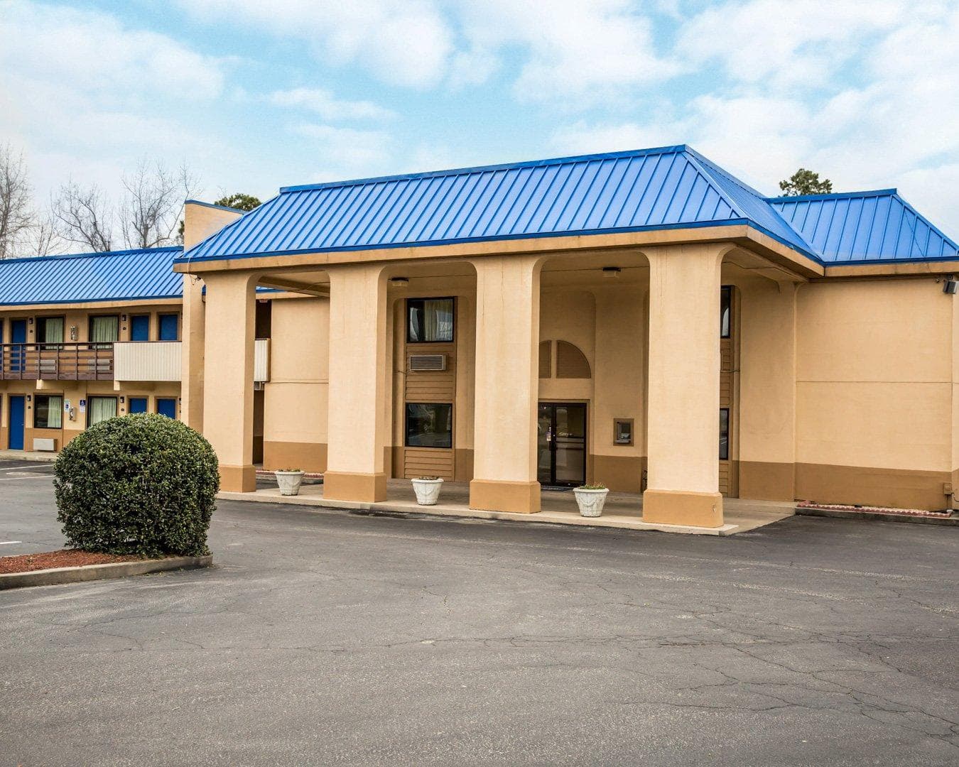 Rodeway Inn & Suites Plymouth Hwy 64 - Image 1