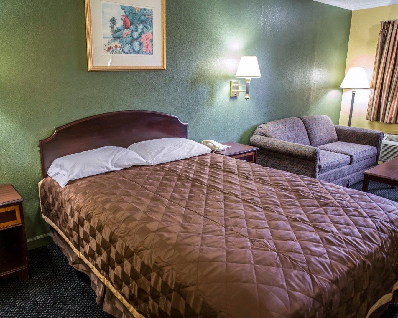 Rodeway Inn & Suites Plymouth Hwy 64 — 6