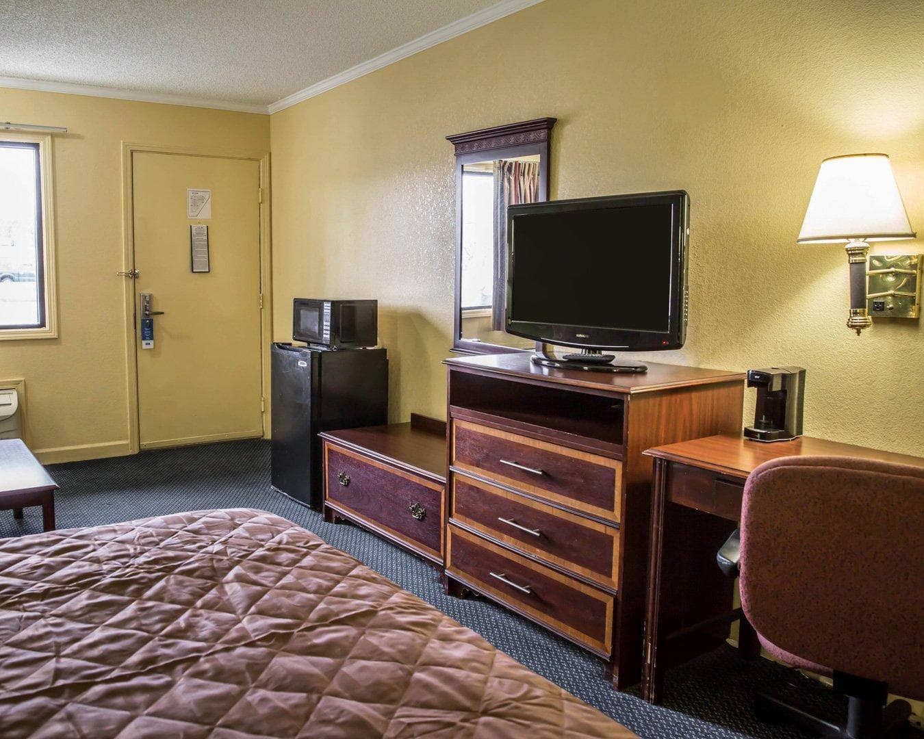 Rodeway Inn & Suites Plymouth Hwy 64 — 7