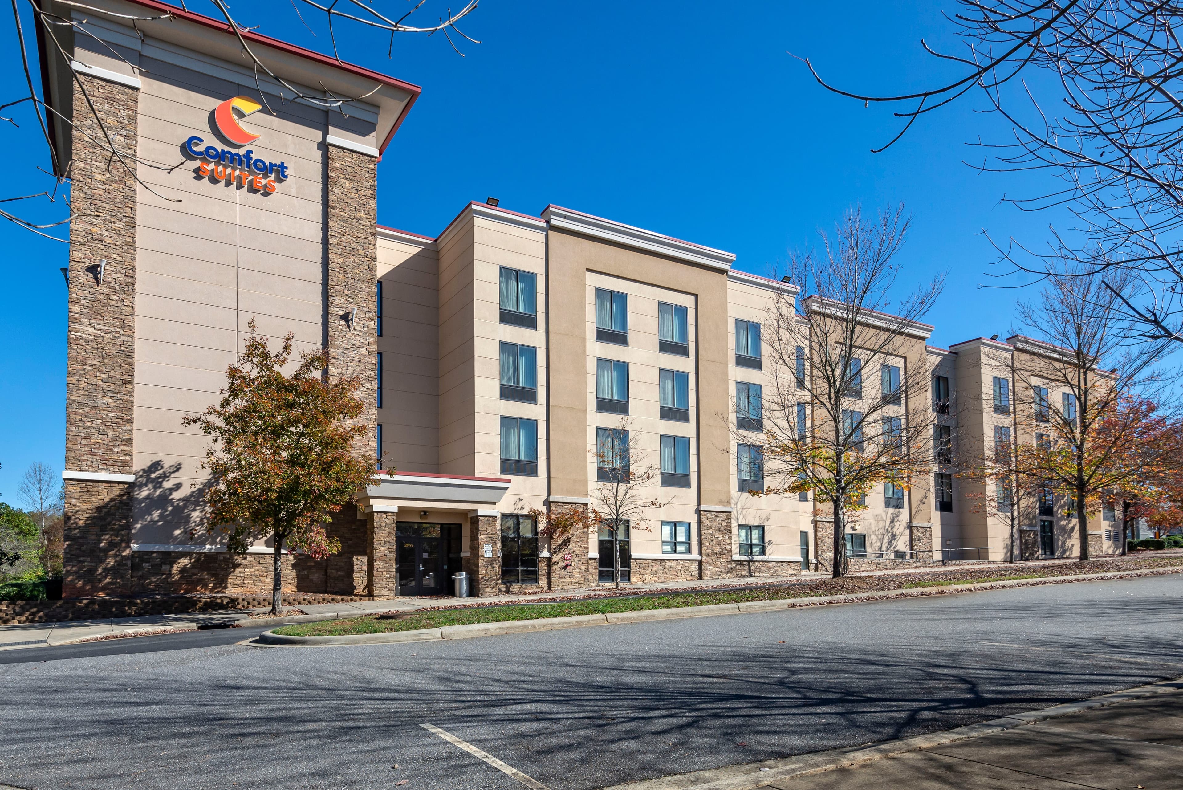 Comfort Suites Huntersville near Lake Norman - Image 1