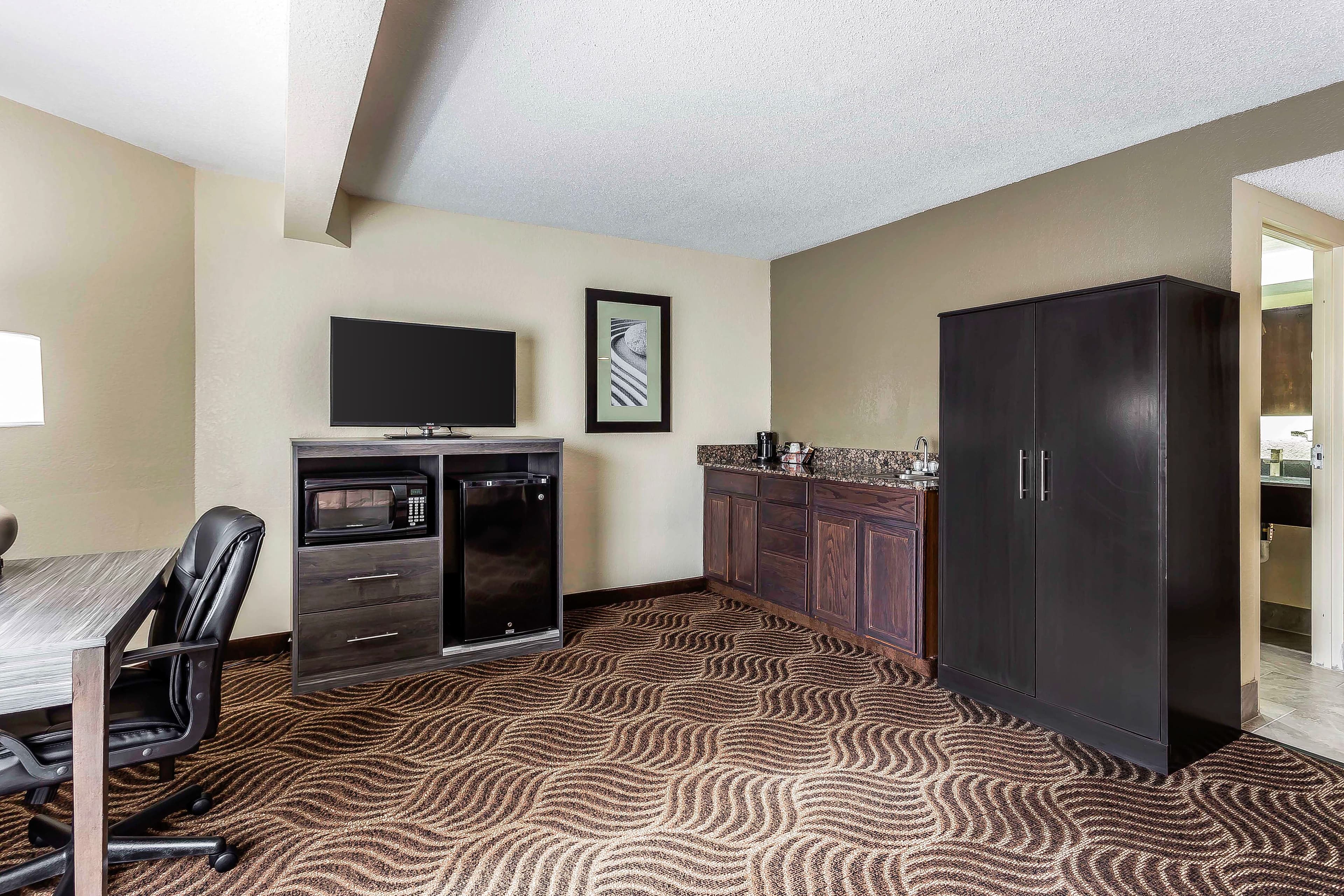 Quality Inn & Suites Salisbury South - Image 2
